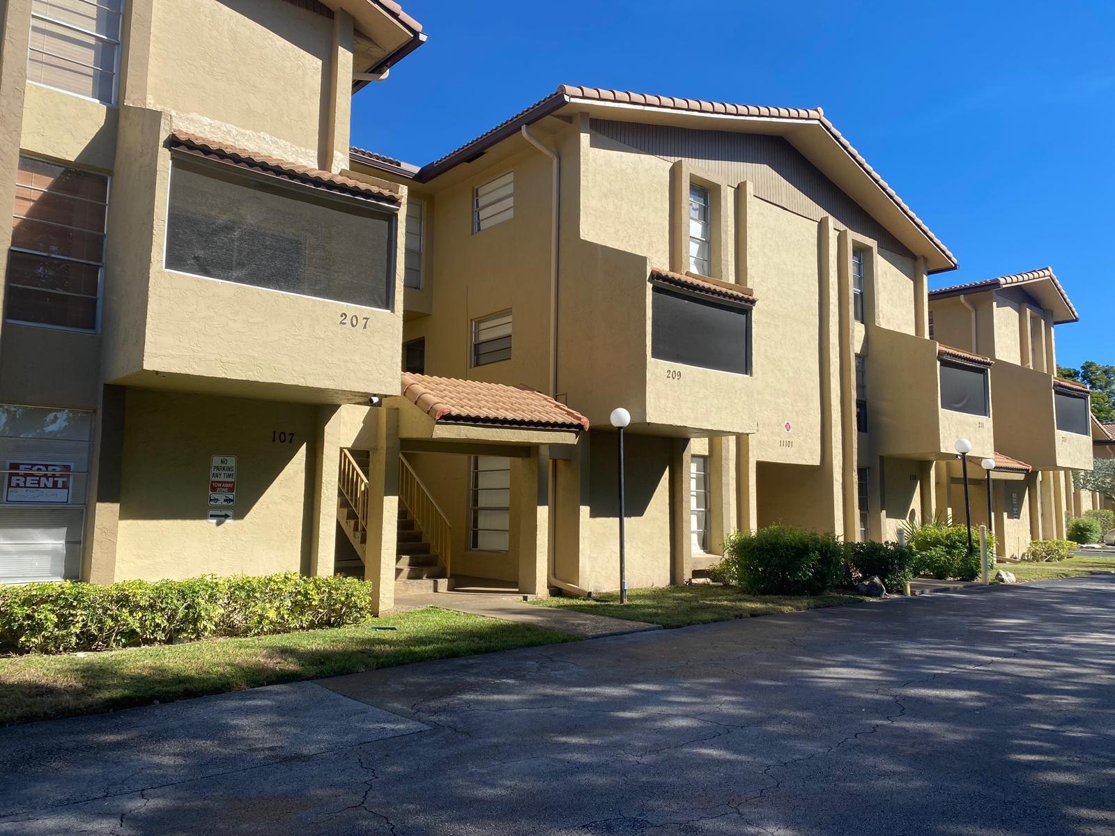 En Venta 11101 ROYAL PALM Boulevard 107, Coral Springs, FL 33065, Coral Springs, FL 33065