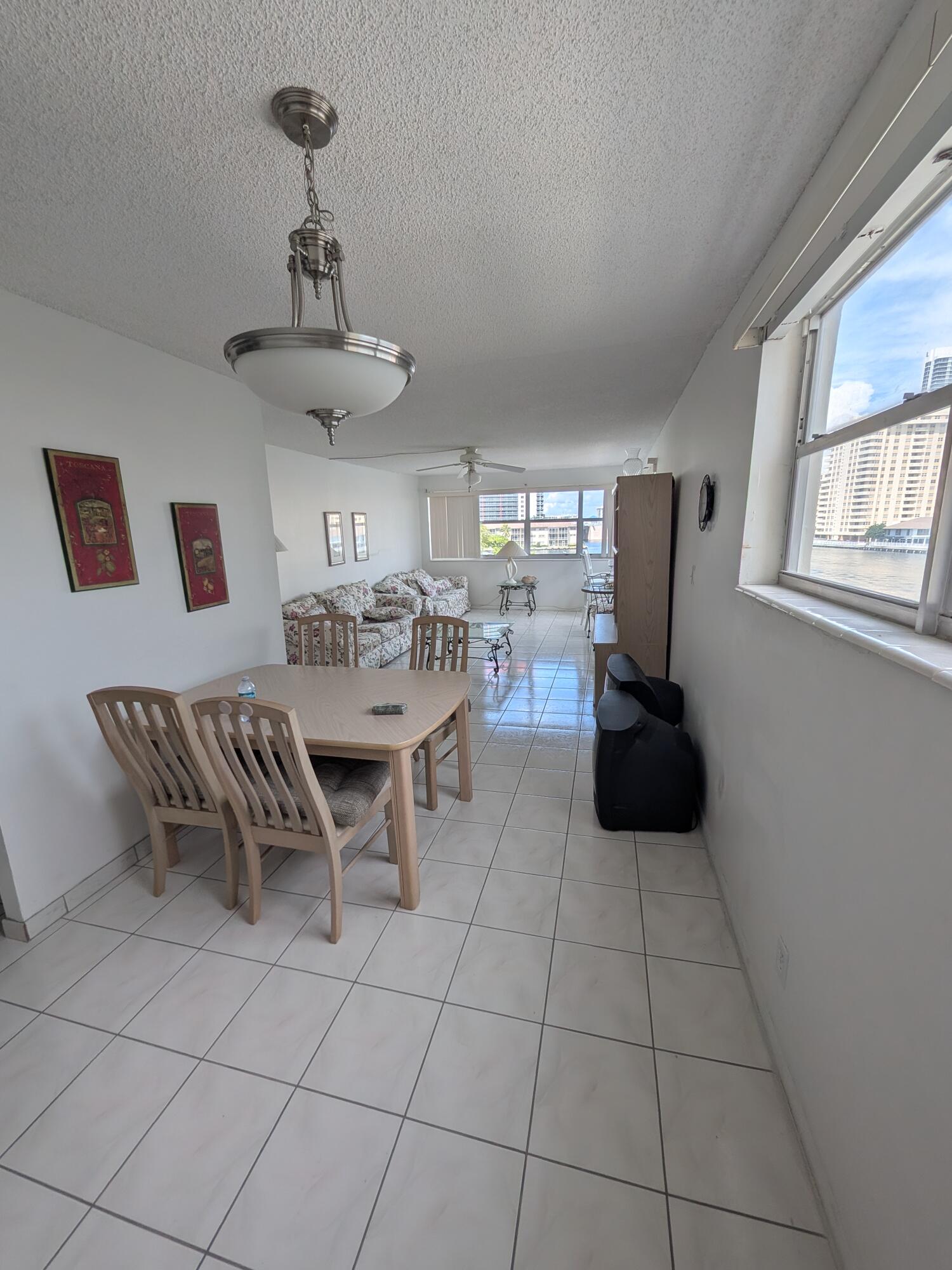 En Venta 111 Golden Isles Drive C10, Hallandale Beach, FL 33009, Hallandale Beach, FL 33009