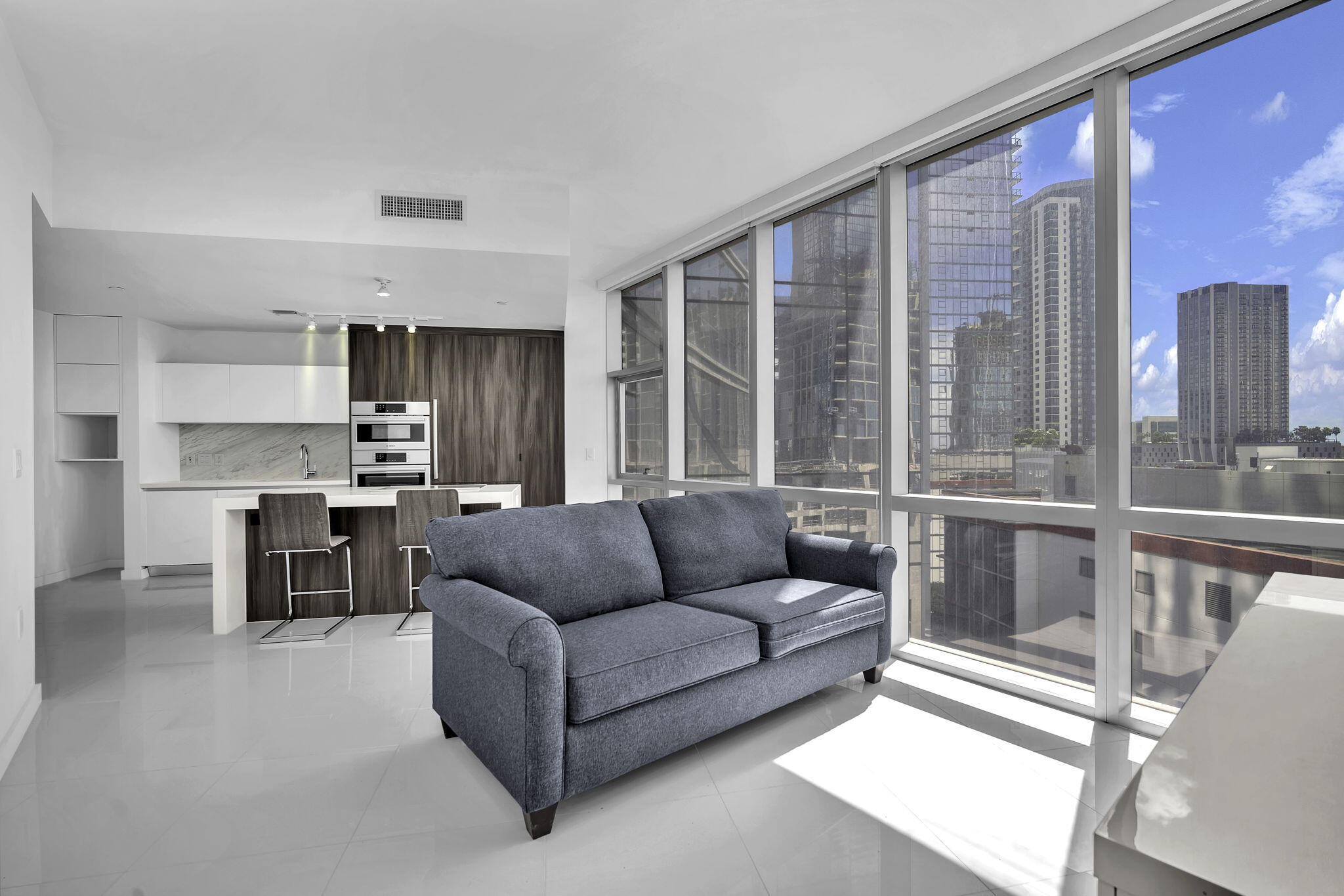 En Venta 851 NE 1ST Avenue 1002, Miami, FL 33132, Miami, FL 33132
