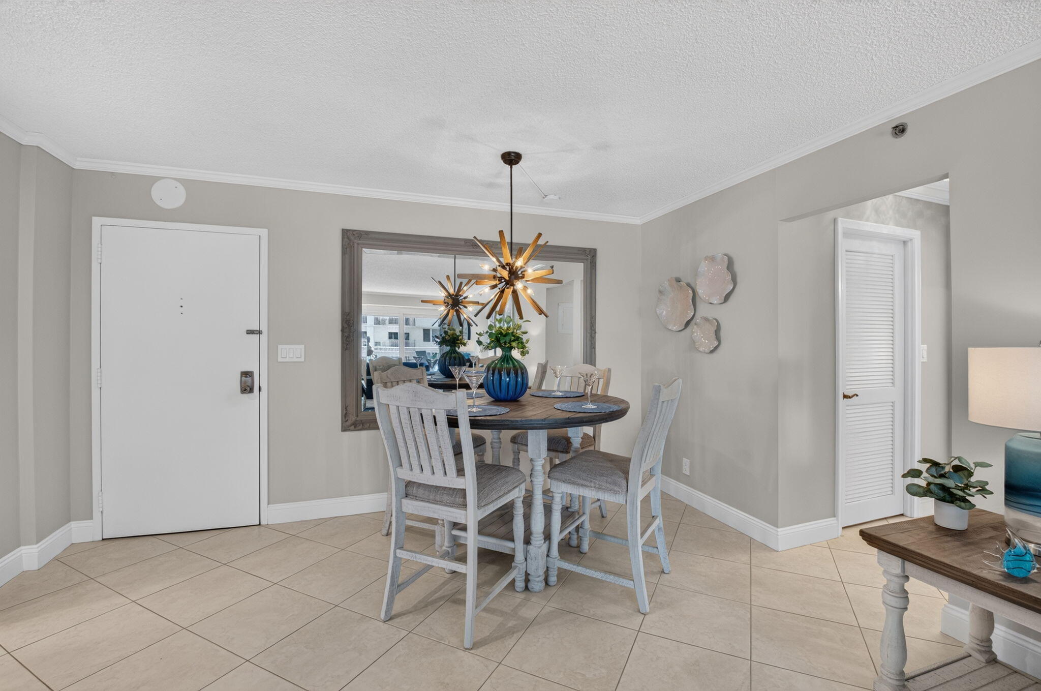 Entrance foyer and dining area