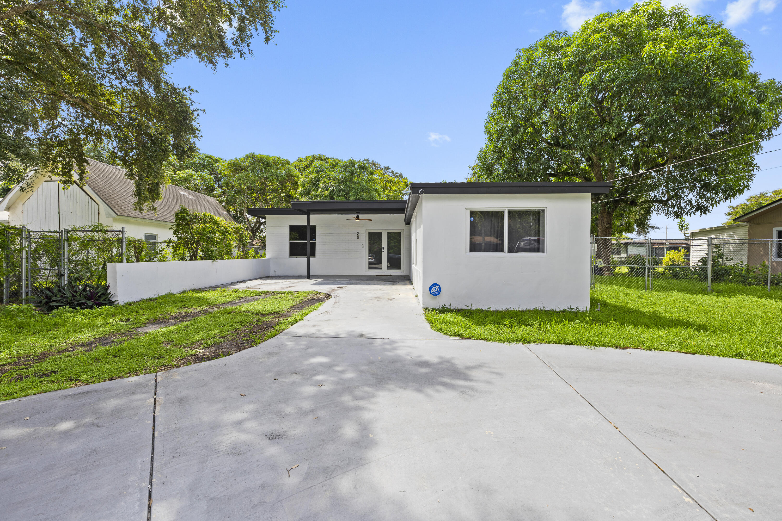 En Venta 28 NE 165th Street, Miami, FL 33162, Miami, FL 33162