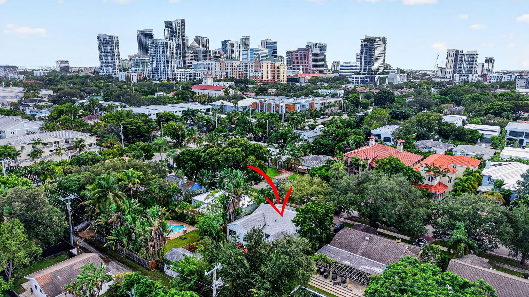 You can't beat this leafy location a stone's throw away from the downtown core!