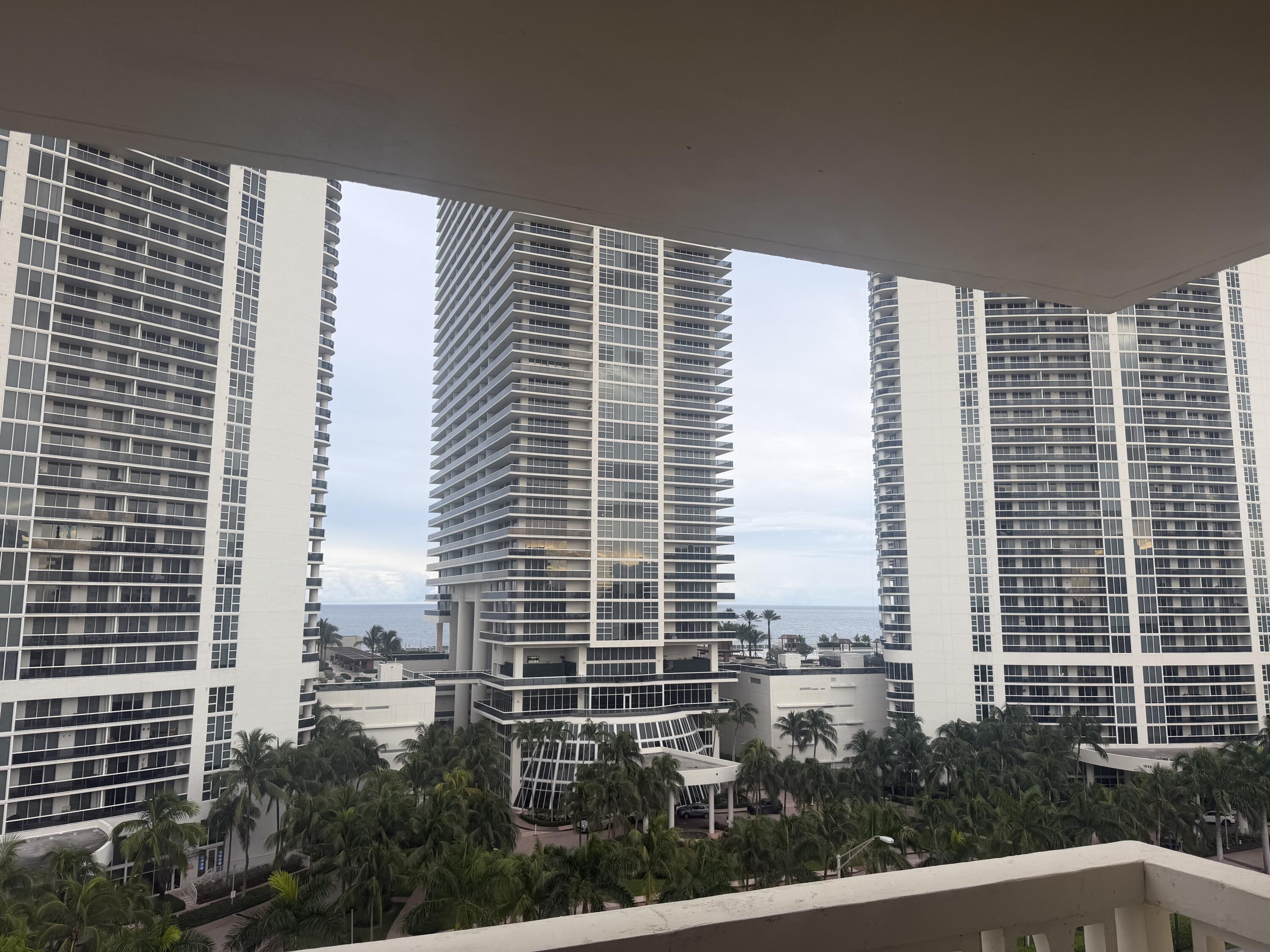 En Venta 1825 S OCEAN Drive PH 1, Hallandale Beach, FL 33009, Hallandale Beach, FL 33009