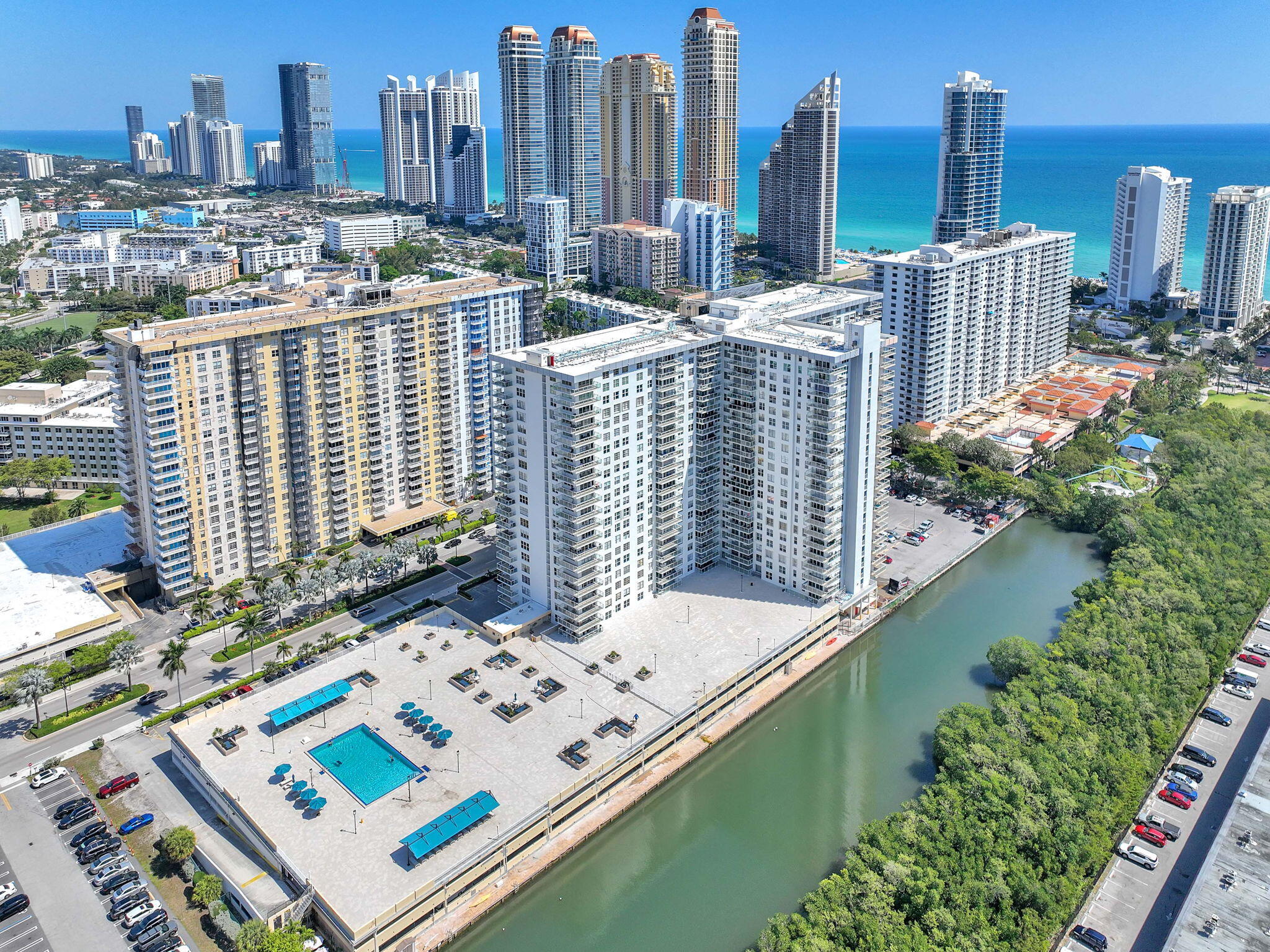 En Venta 230 174th Street Apt 417, Sunny Isles Beach, FL 33160, Sunny Isles Beach, FL 33160