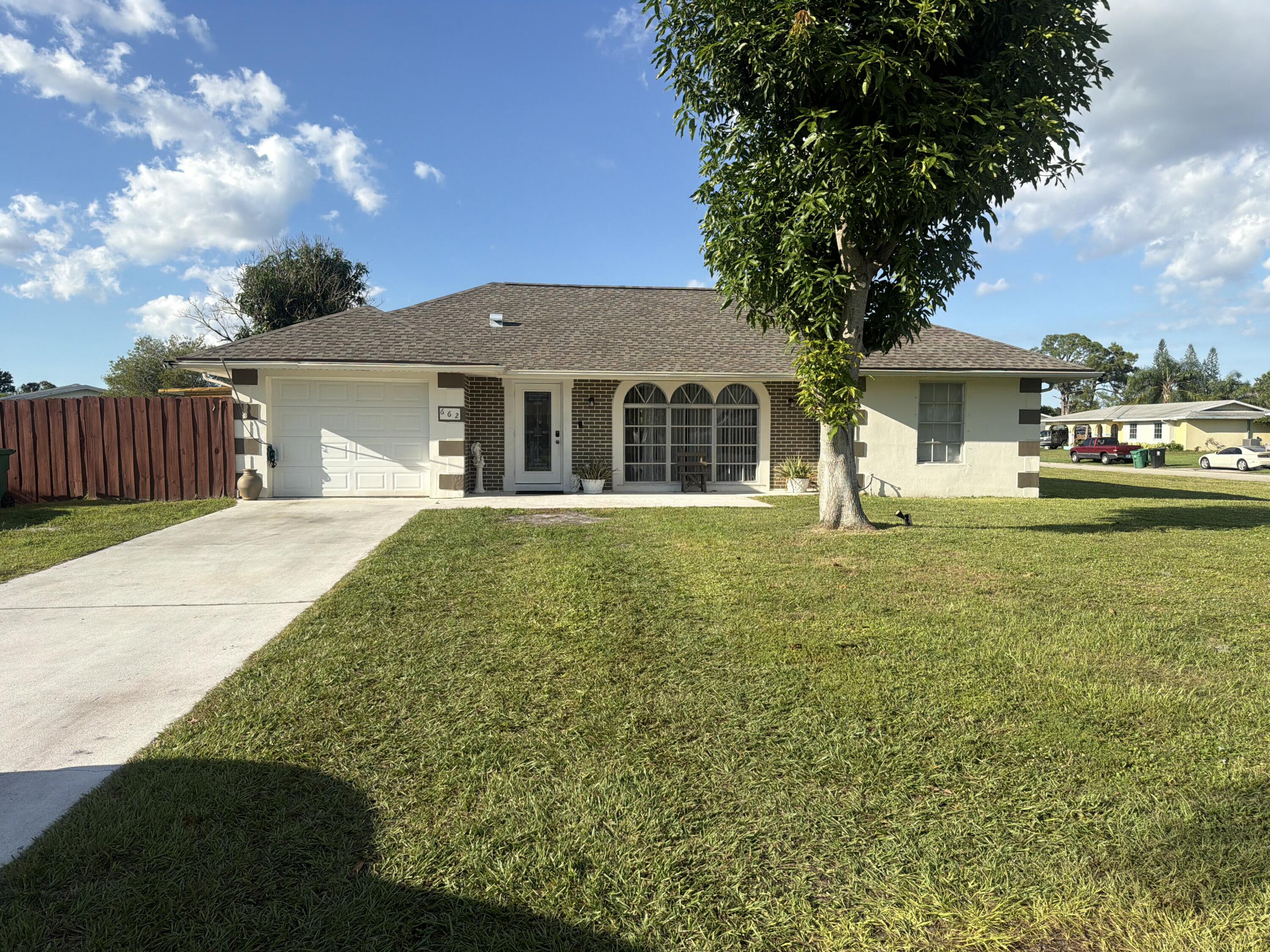 En Venta 662 SW BRANFORD Drive, Port St. Lucie, FL 34983, Port St. Lucie, FL 34983