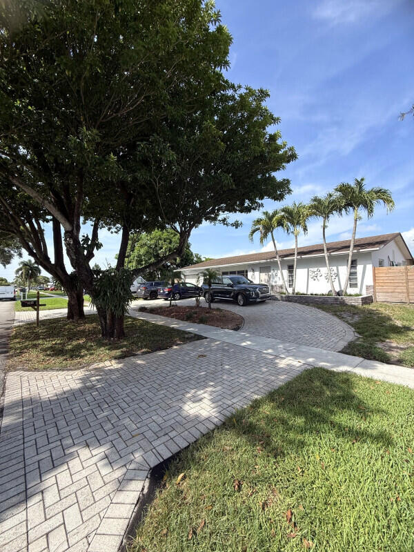 En Venta 501 NW 98th Avenue, Pembroke Pines, FL 33024, Pembroke Pines, FL 33024