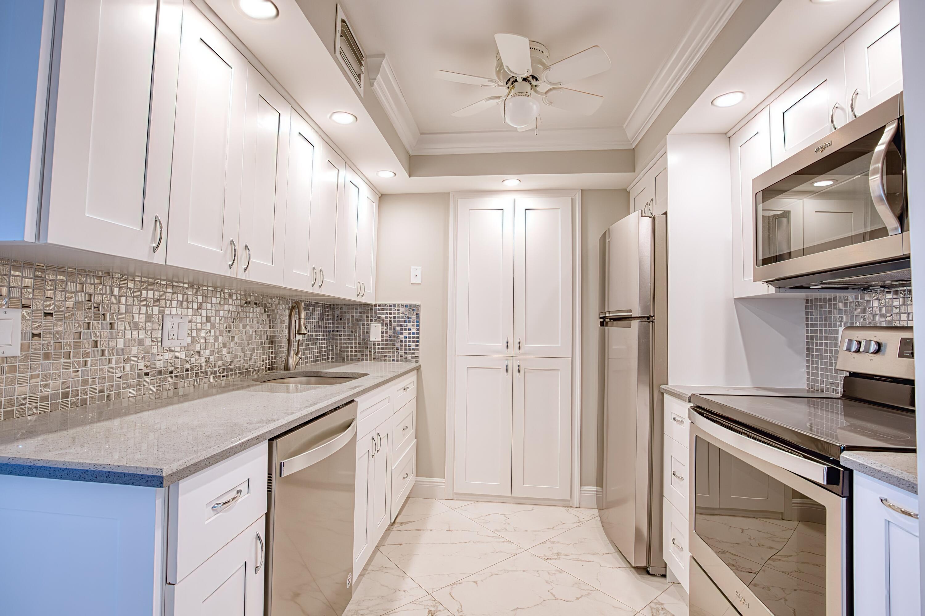 En Venta 111 Briny Avenue 610, Pompano Beach, FL 33062, Pompano Beach, FL 33062