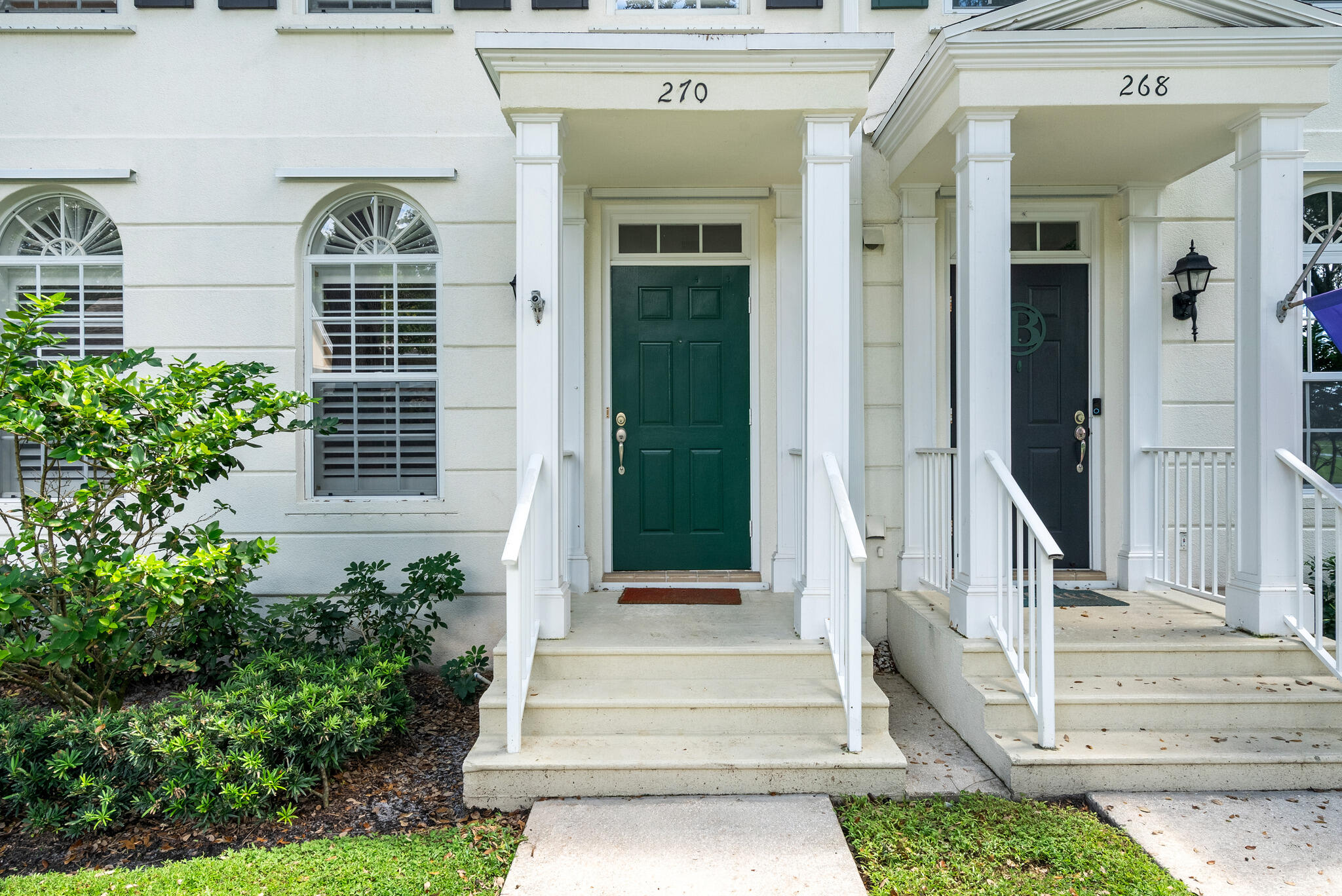 270 Murray Ct - Front Porch