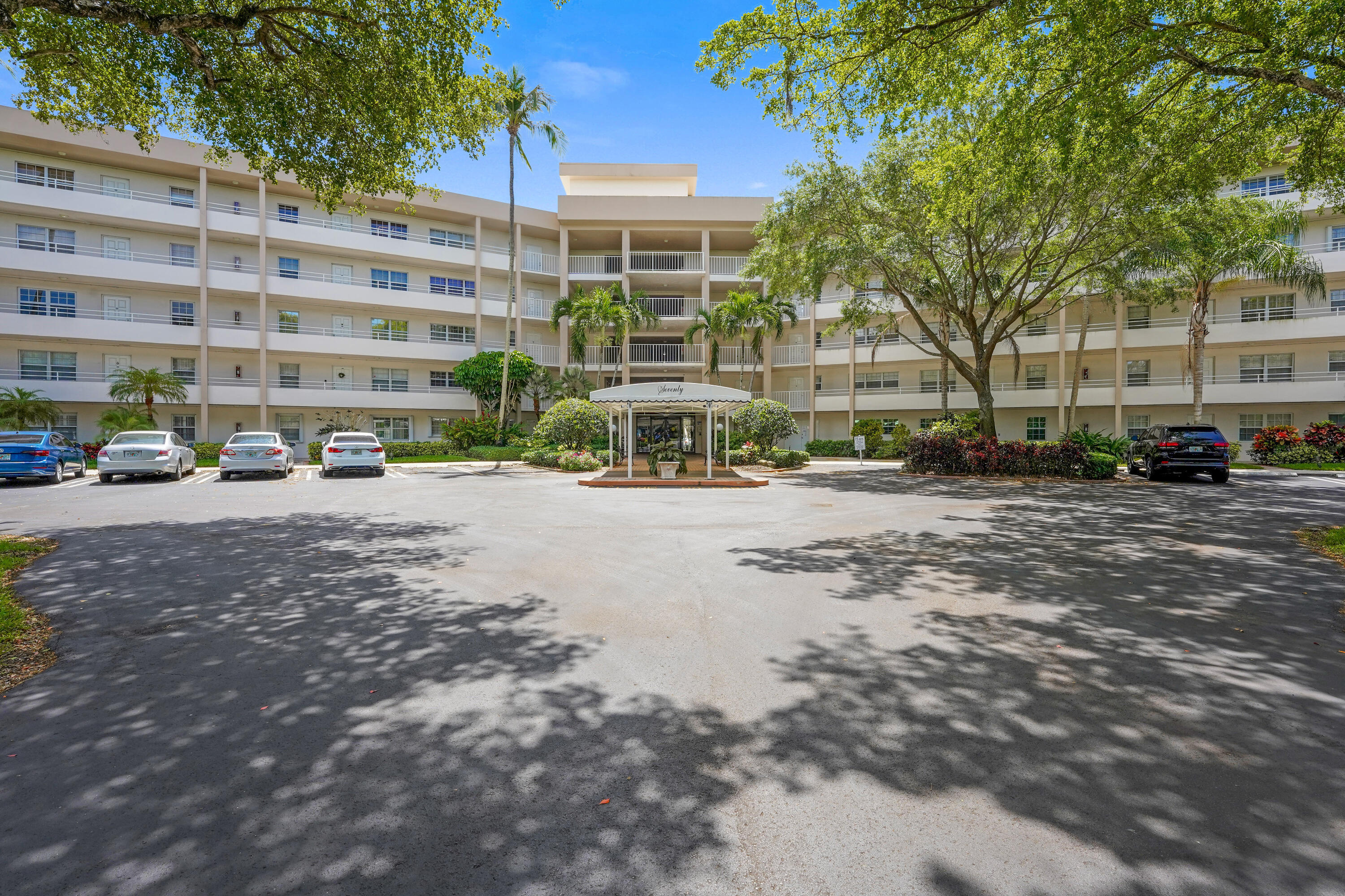 En Venta 3800 OAKS CLUBHOUSE Drive 503, Pompano Beach, FL 33069, Pompano Beach, FL 33069