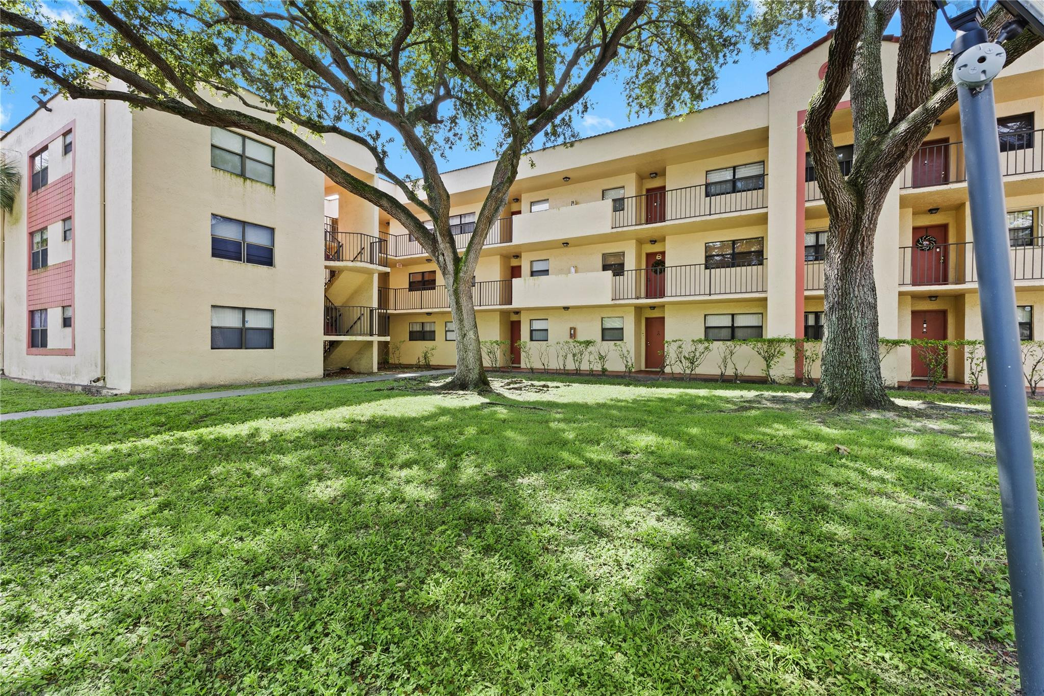 En Venta 3199 FOXCROFT Road 304, Miramar, FL 33025, Miramar, FL 33025