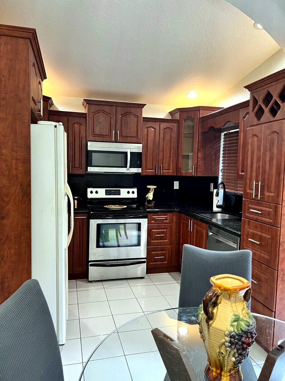 En Renta 6251 NW 199TH Street, Hialeah, FL 33015, Hialeah, FL 33015