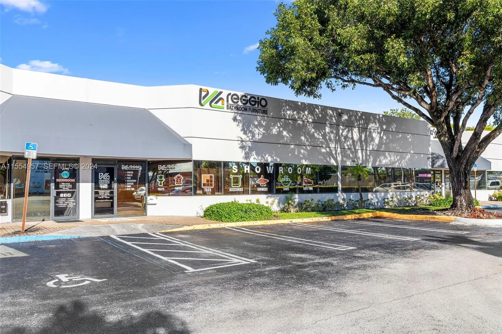 Foto de propiedad en Bath Vanities/accessories And Flooring, Doral, FL 33122 Doral con MLS# 