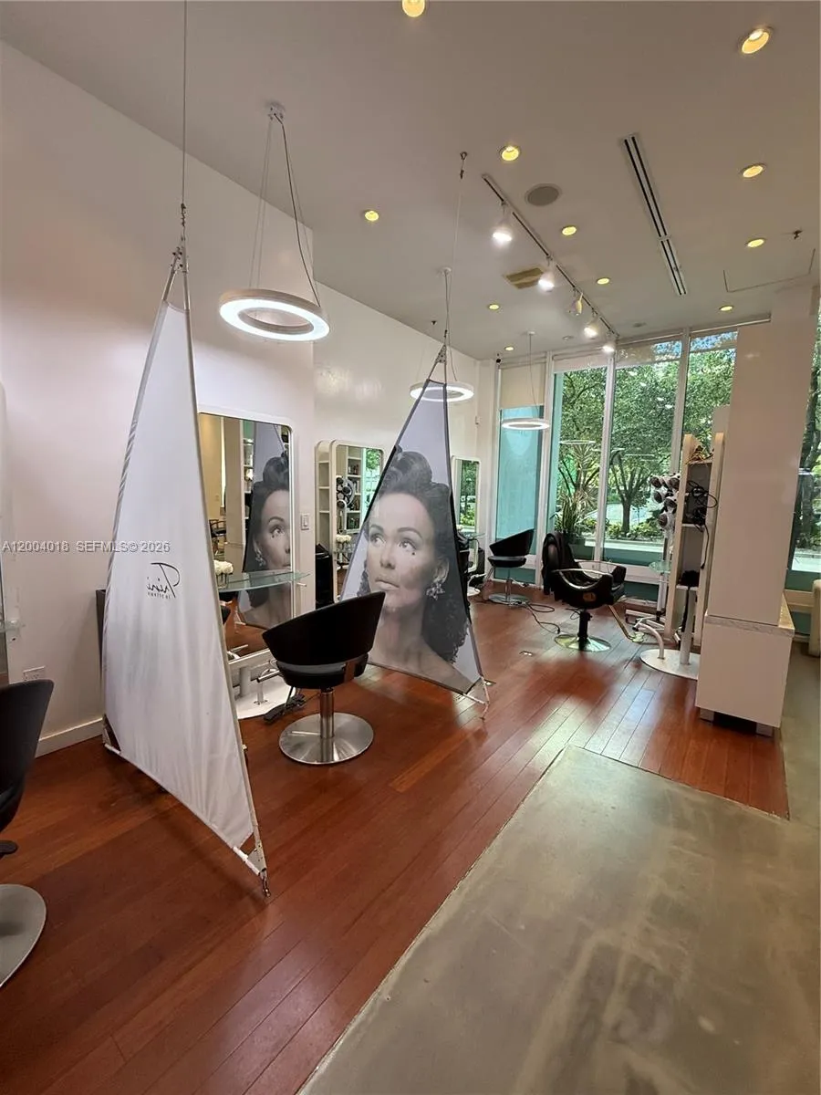 Foto de propiedad en Beauty Salon & Spa In Brickell, Miami, FL 33131 Miami con MLS# 