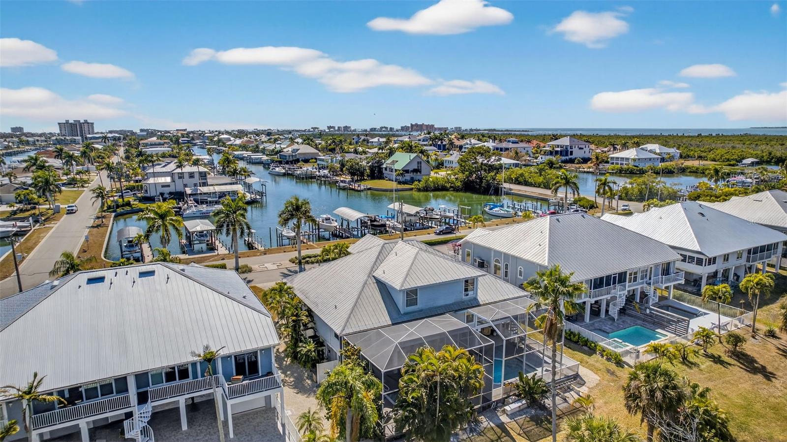 Foto de propiedad en 12130 SIESTA DR FORT MYERS BEACH con MLS# C7505669