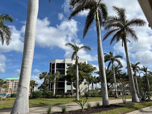 Foto de propiedad en 3020 MATECUMBE KEY RD #103 PUNTA GORDA con MLS# C7509059