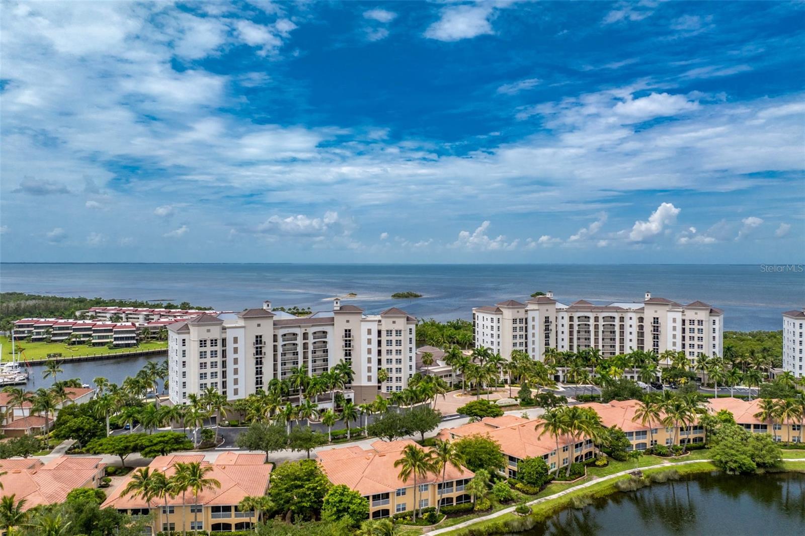 En Venta 3313 SUNSET KEY CIR #701, PUNTA GORDA, FL 33955