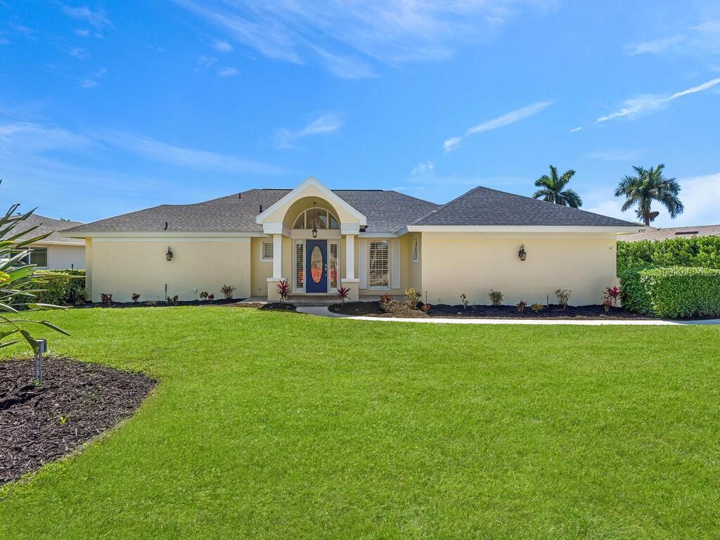 Foto de propiedad en 491 CYPRESS WAY E NAPLES con MLS# C7515529