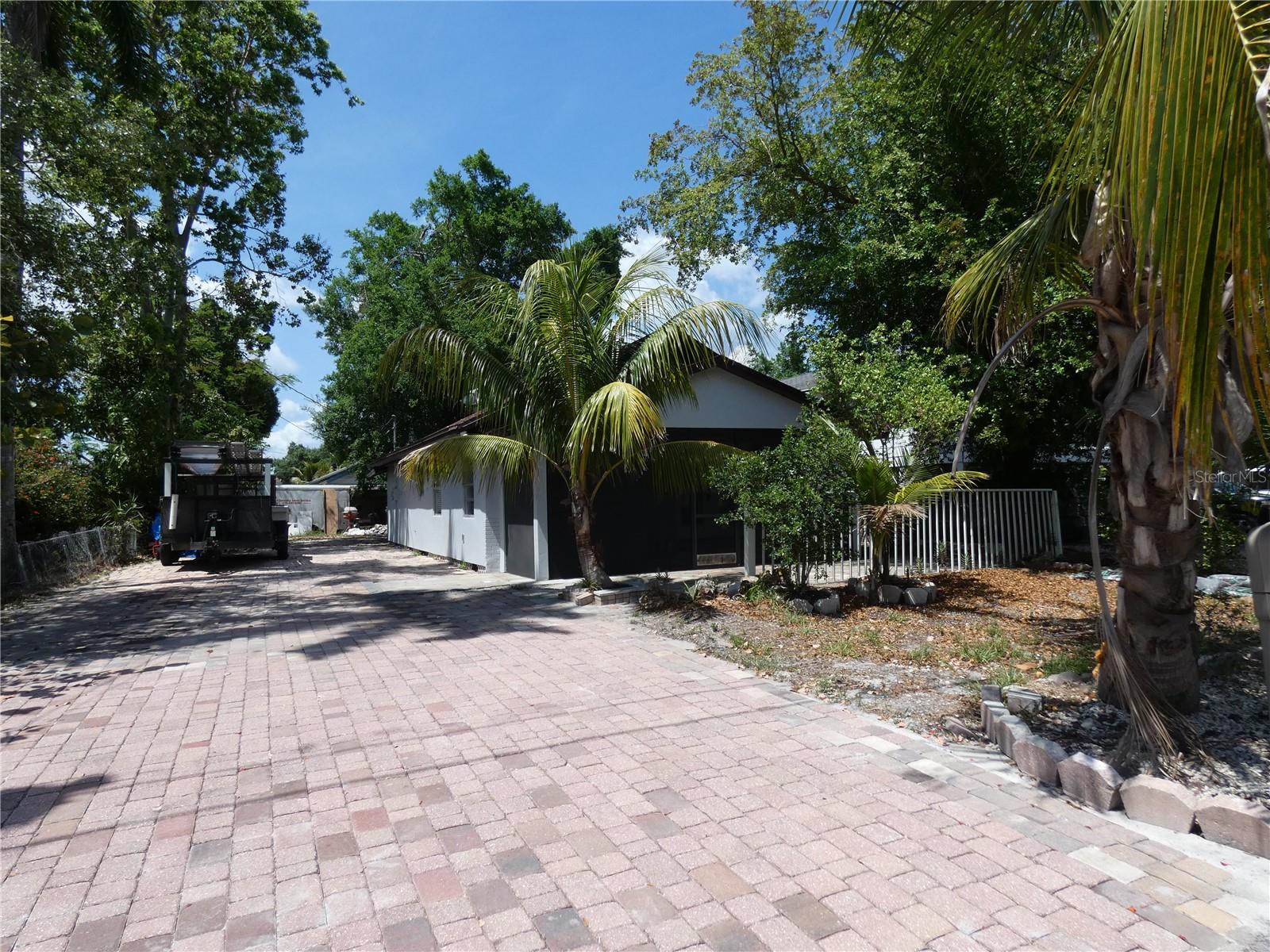 Foto de propiedad en 3817 PEARL ST FORT MYERS con MLS# C7517233
