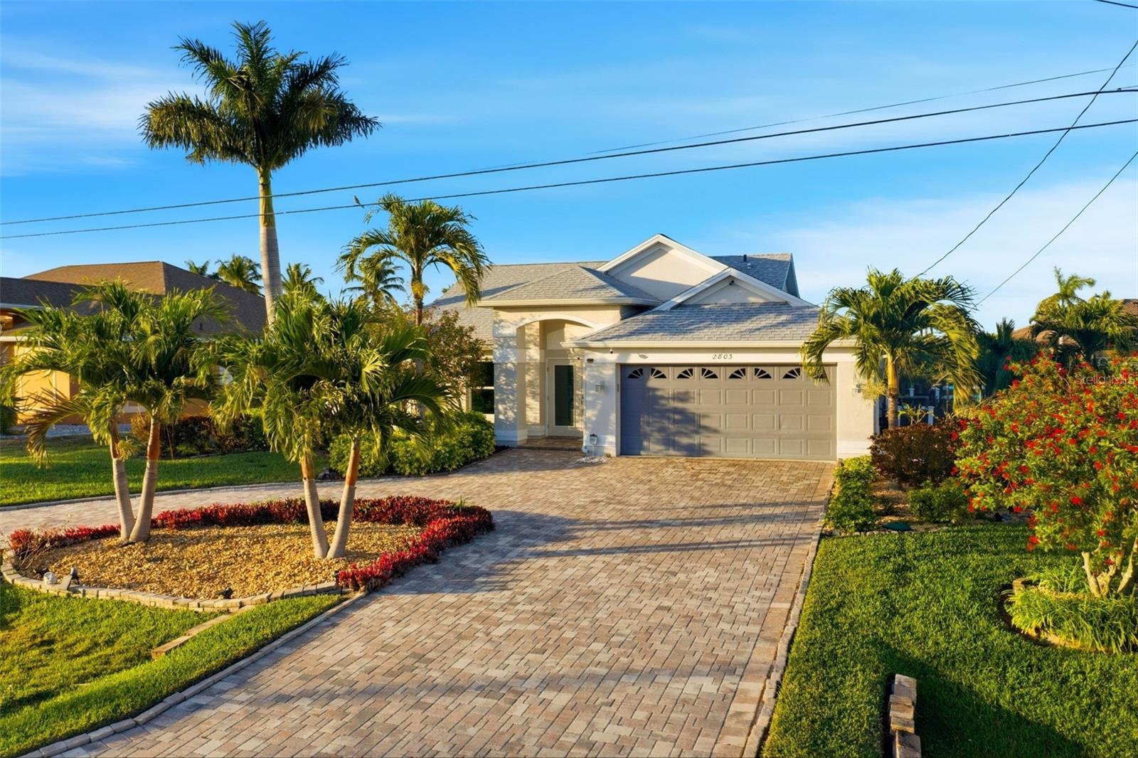 Foto de propiedad en 2803 SW 34TH TER CAPE CORAL con MLS# C7521333
