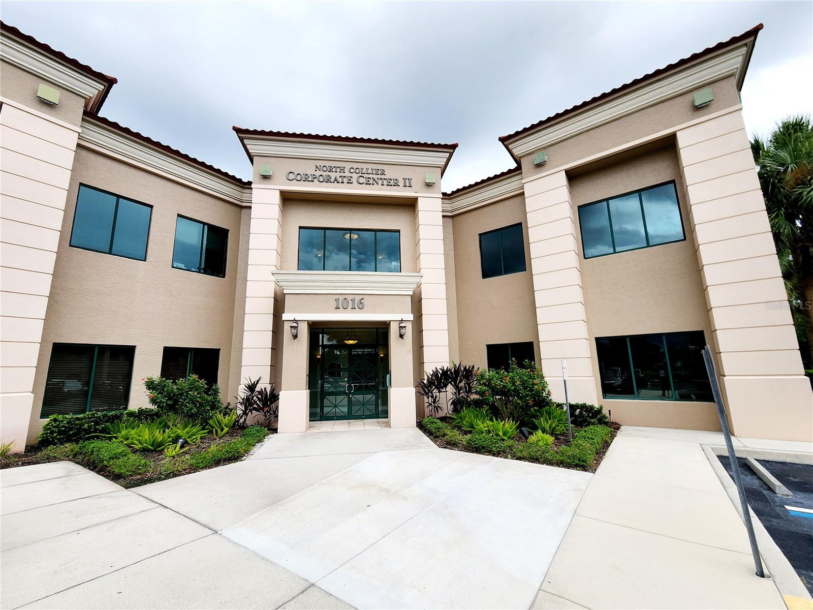Foto de propiedad en 1016 COLLIER CENTER WAY #106 NAPLES con MLS# C7521606