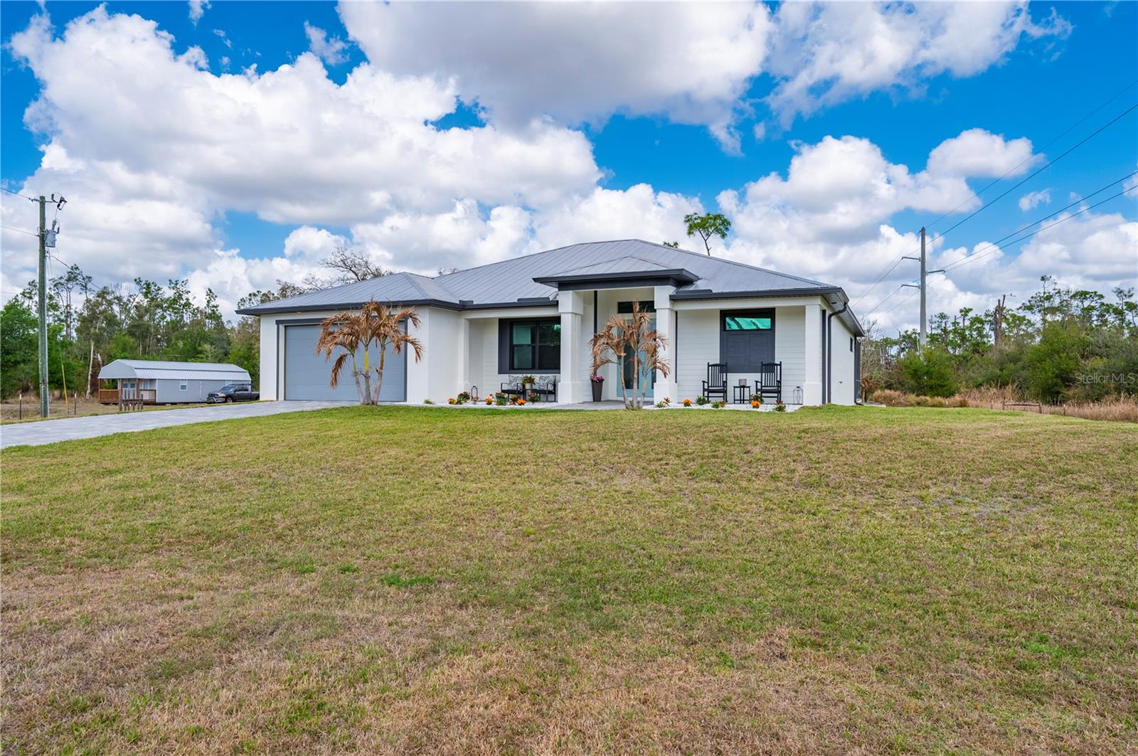 Foto de propiedad en 4301 SOUTH RD NORTH FORT MYERS con MLS# C7523401