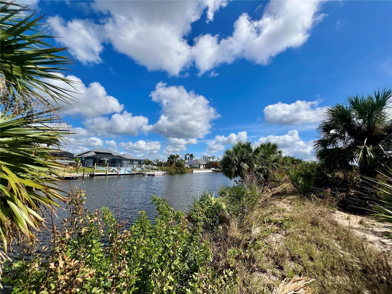 En Venta 4109 NW 36TH TER, CAPE CORAL, FL 33993