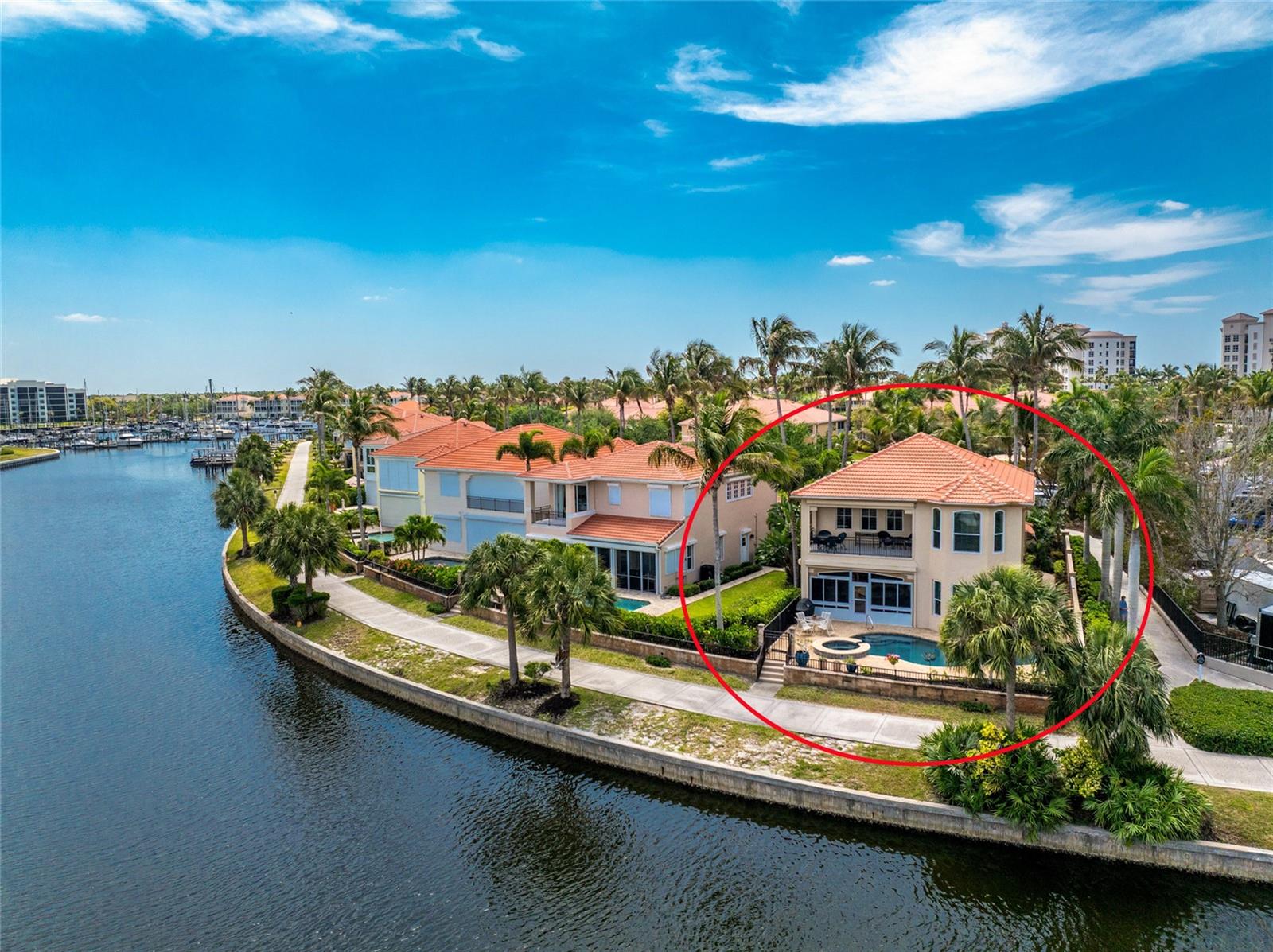 Foto de propiedad en 3337 SUNSET KEY CIR PUNTA GORDA con MLS# C7524003