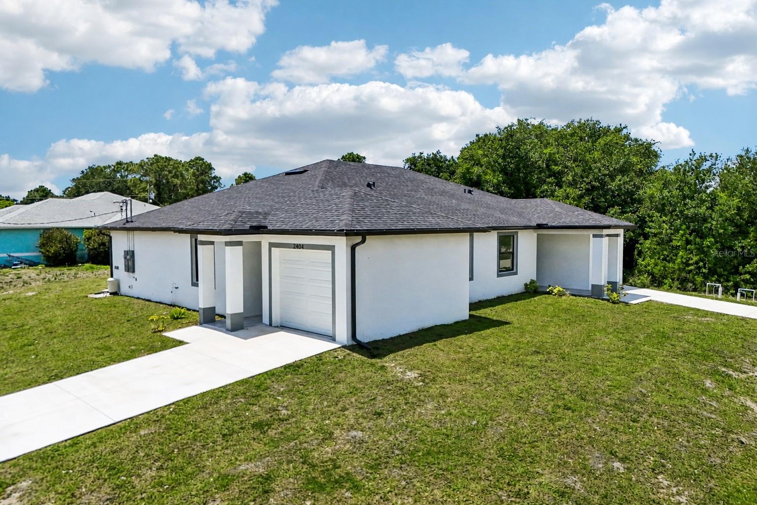 Foto de propiedad en 2406 HIGHTOWER AVE S LEHIGH ACRES con MLS# C7524327