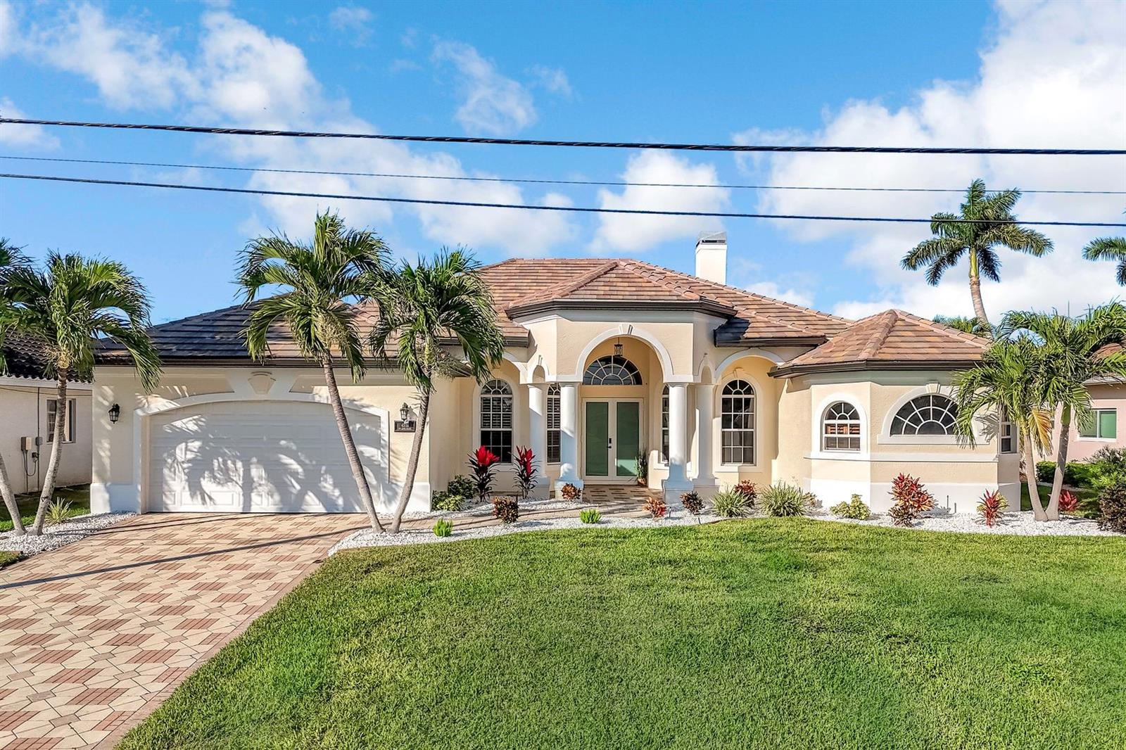 Foto de propiedad en 4518 SW 22ND PL CAPE CORAL con MLS# C7524703