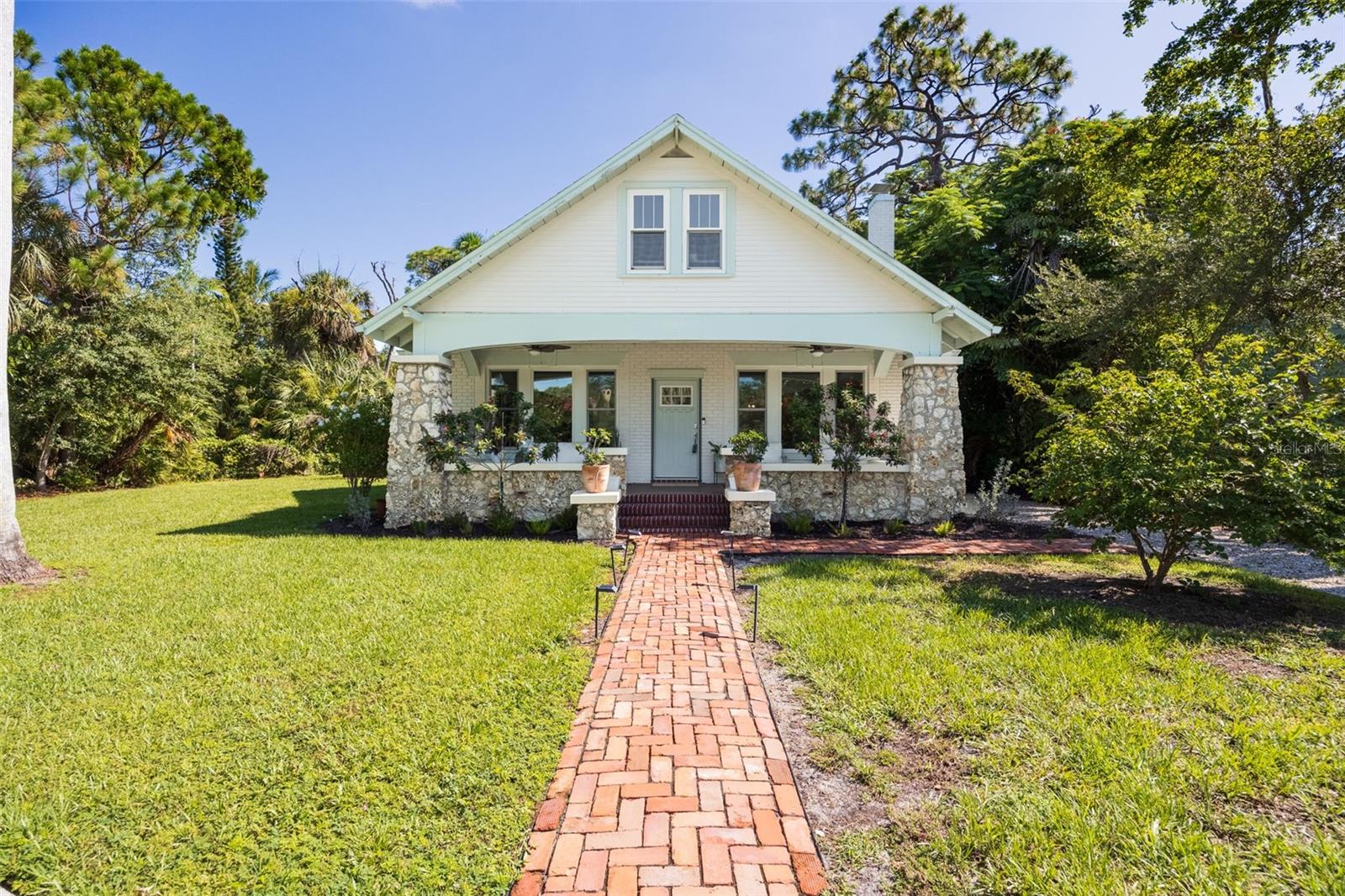Foto de propiedad en 1473 BARCELONA AVE FORT MYERS con MLS# C7524786