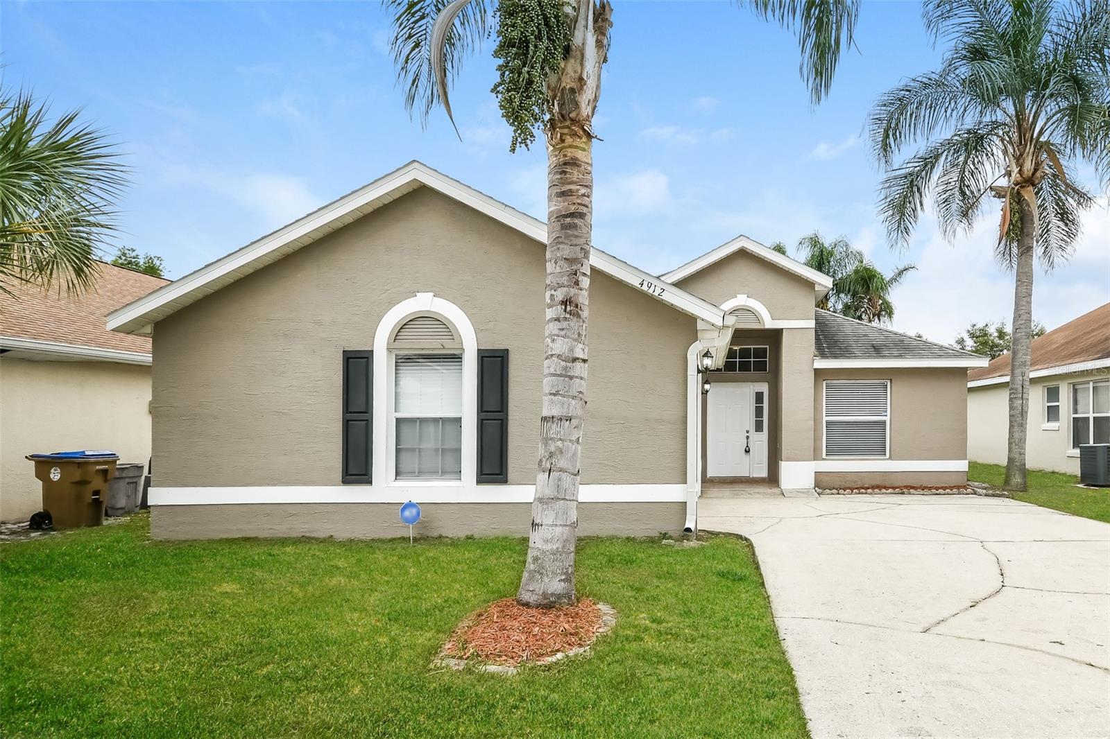 Foto de propiedad en 4912 SAUSALITO LN KISSIMMEE con MLS# C7524970