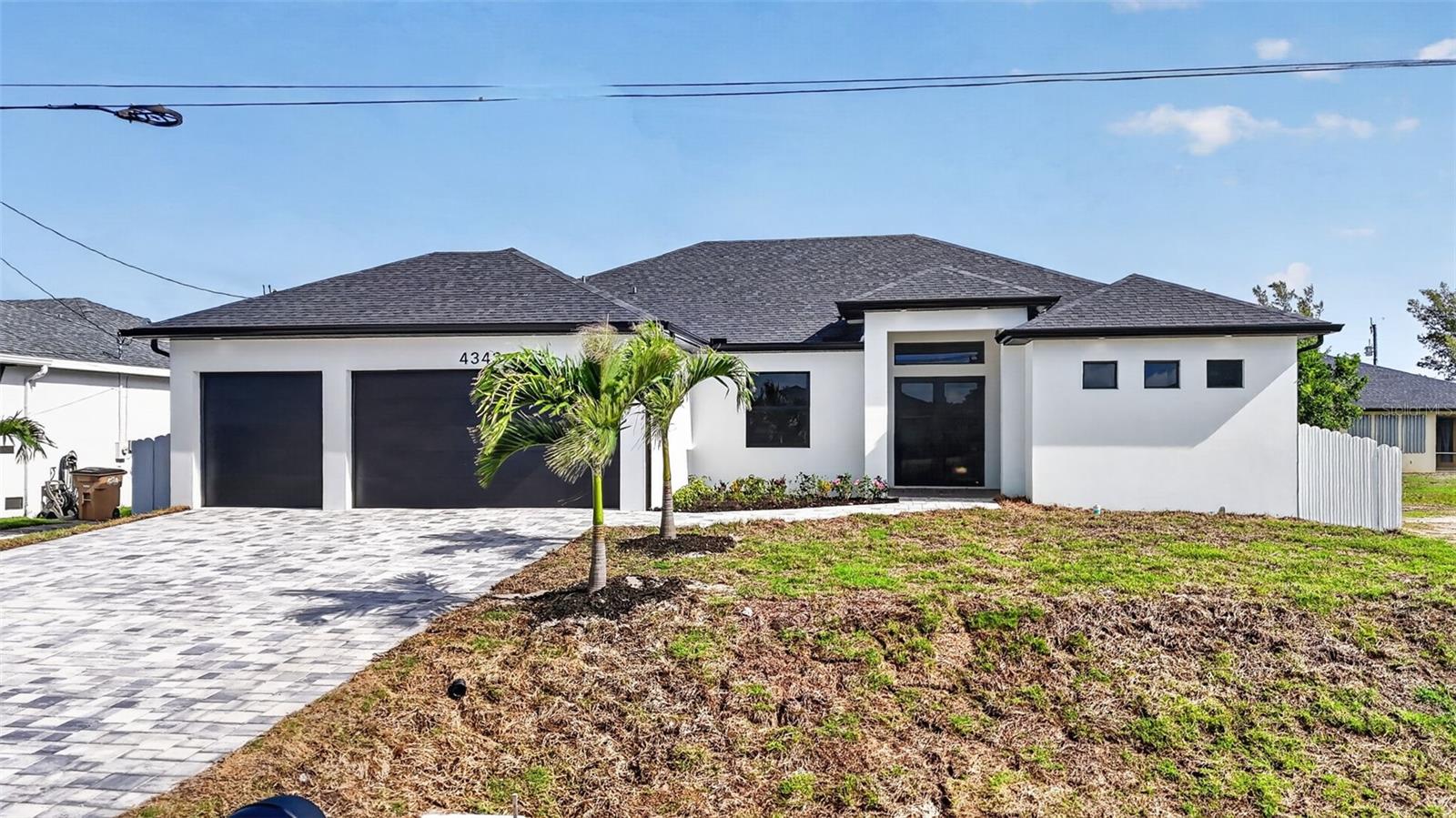 En Venta 4343 NW 31ST TER, CAPE CORAL, FL 33993