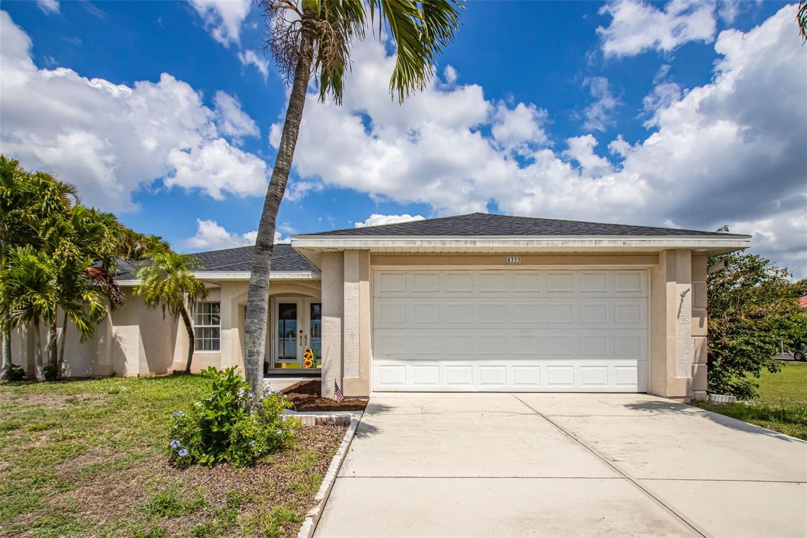 Foto de propiedad en 5333 SW 16TH PL CAPE CORAL con MLS# C7524985