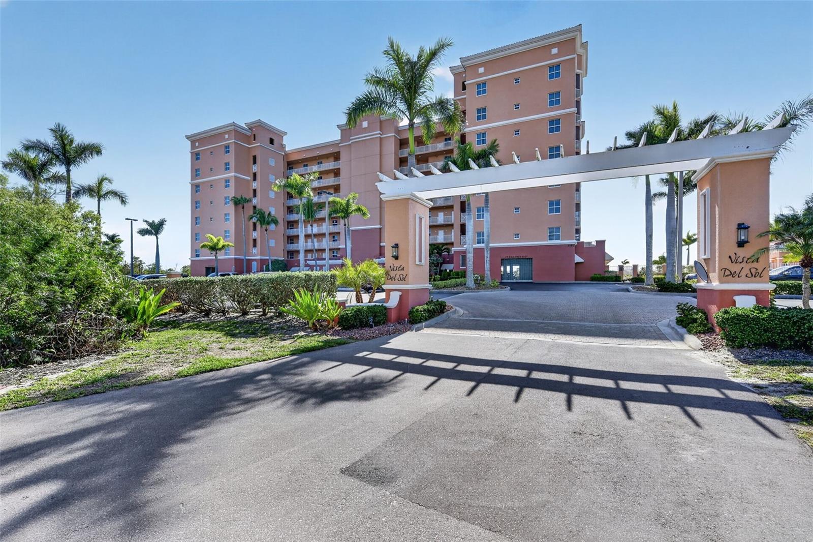 Foto de propiedad en 3191 MATECUMBE KEY RD #304 PUNTA GORDA con MLS# C7525201