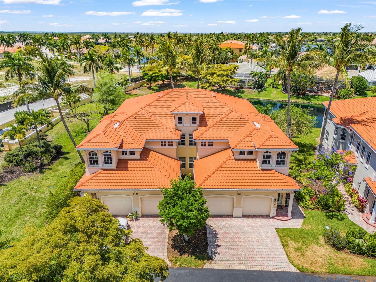 En Venta 5626 CAPE HARBOUR DR #202, CAPE CORAL, FL 33914