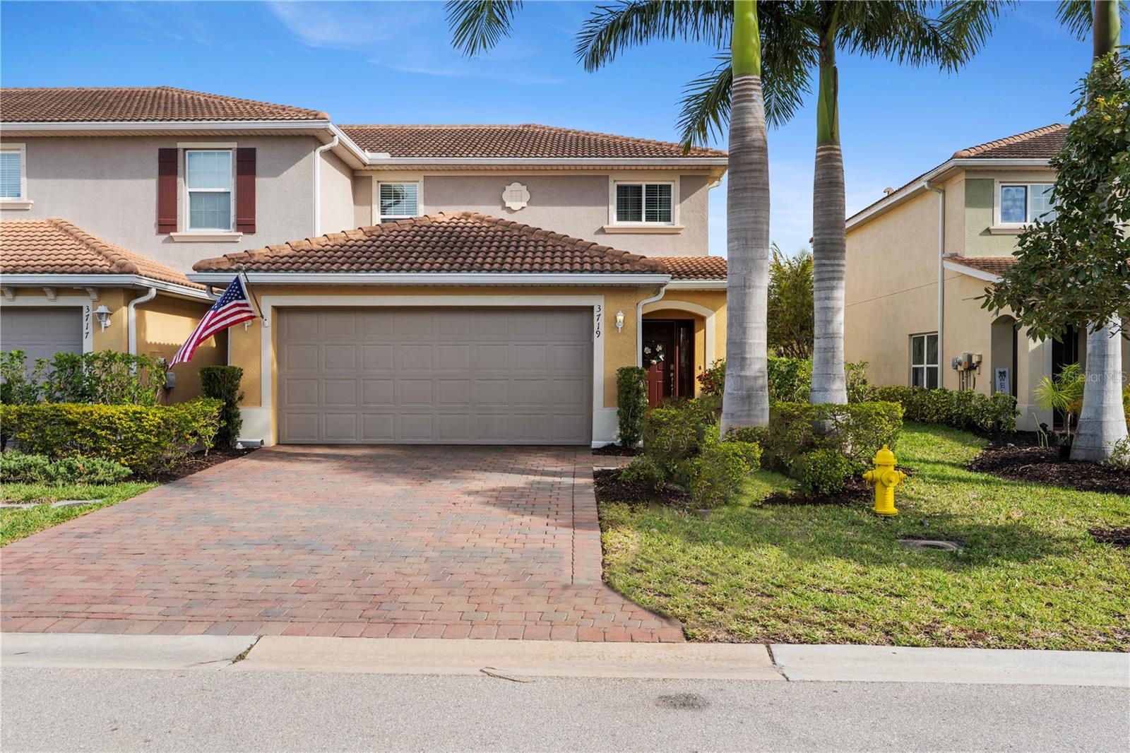 Foto de propiedad en 3719 CROFTON CT FORT MYERS con MLS# C7525510