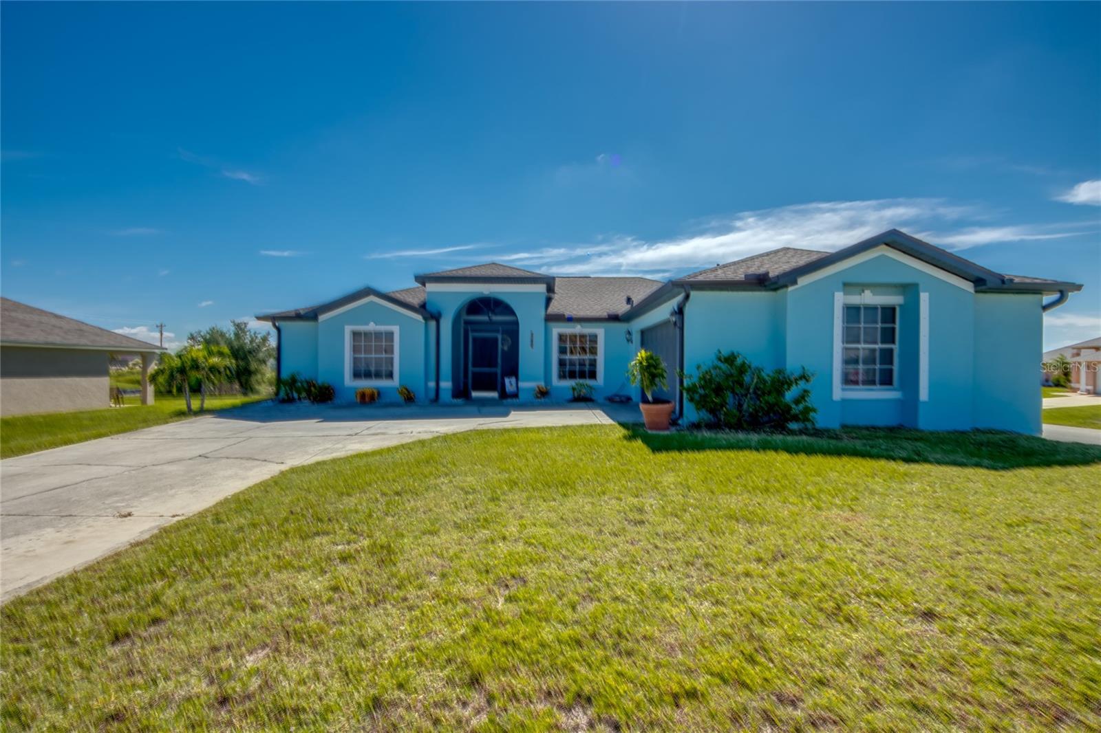 Foto de propiedad en 2613 SW 7TH PL CAPE CORAL con MLS# C7525535