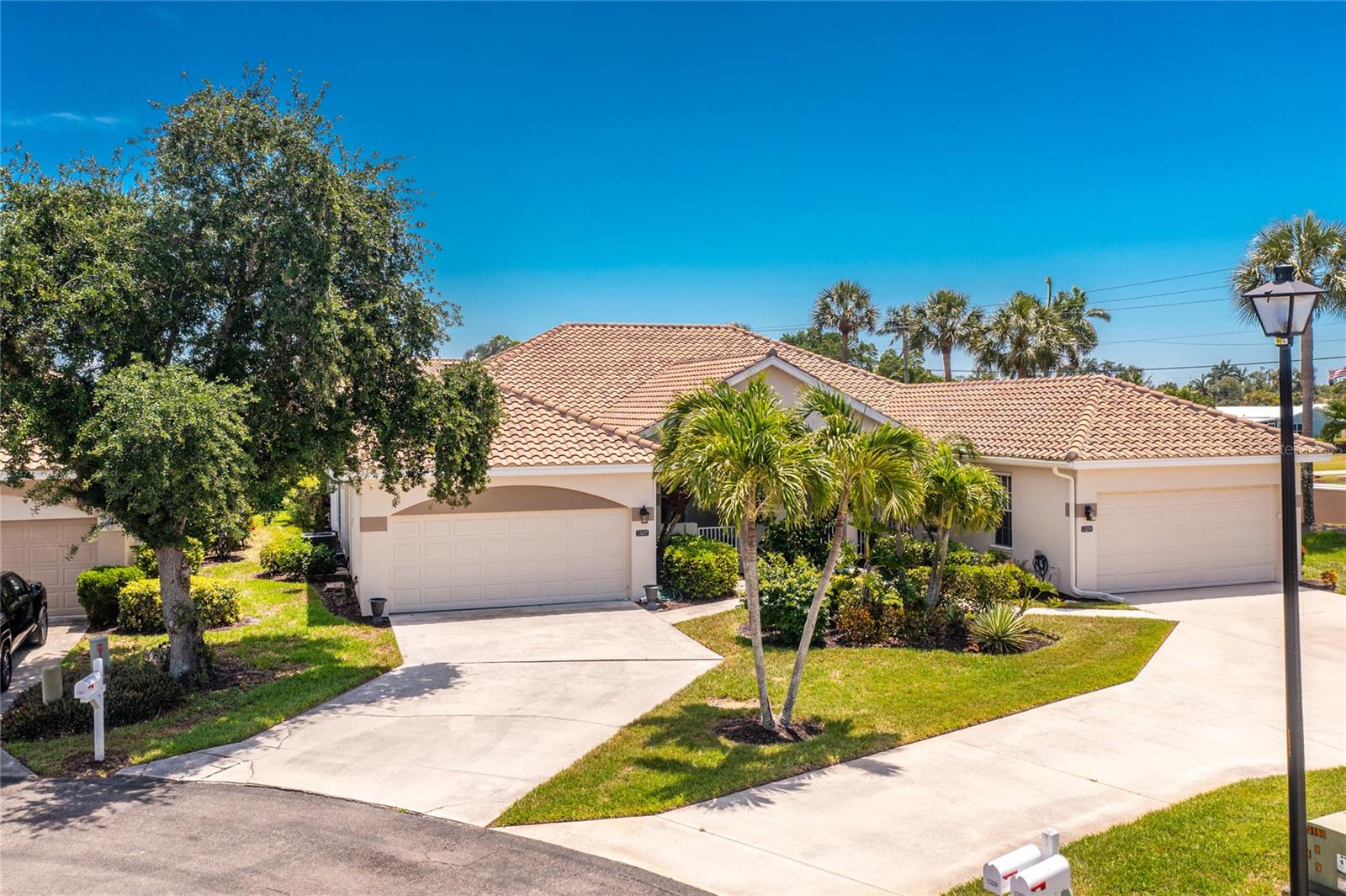 Foto de propiedad en 15237 KNOTS LNDG #6A FORT MYERS con MLS# C7525803