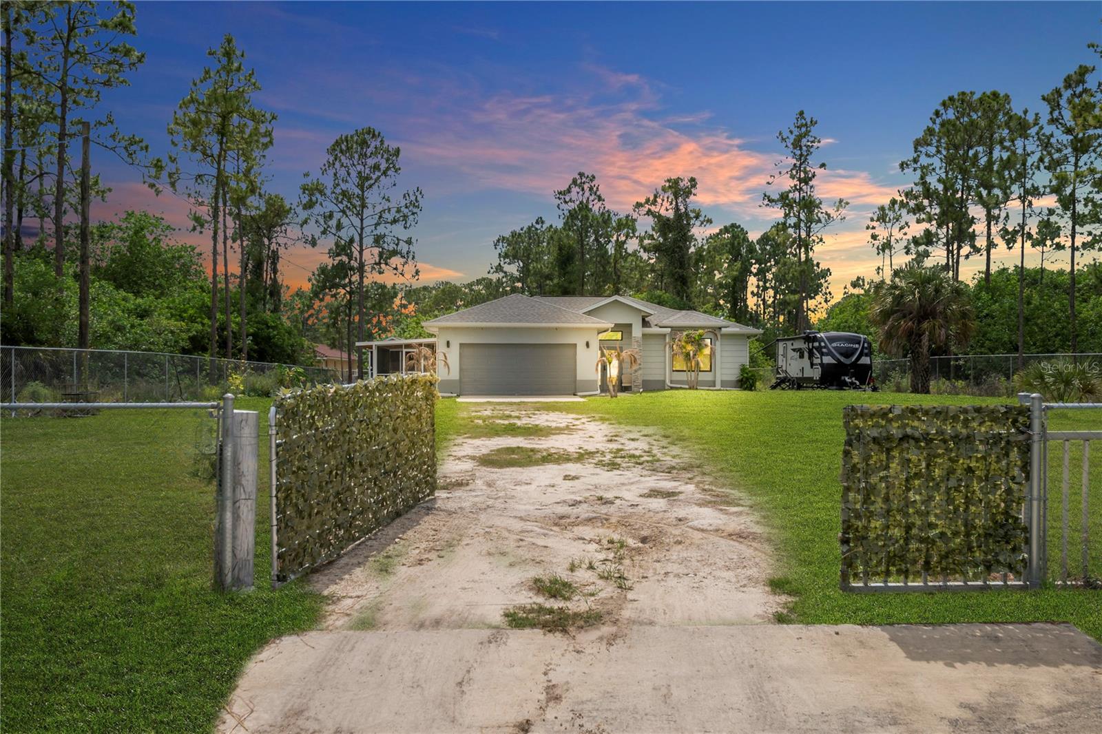 En Venta 2021 HINES AVE, ALVA, FL 33920