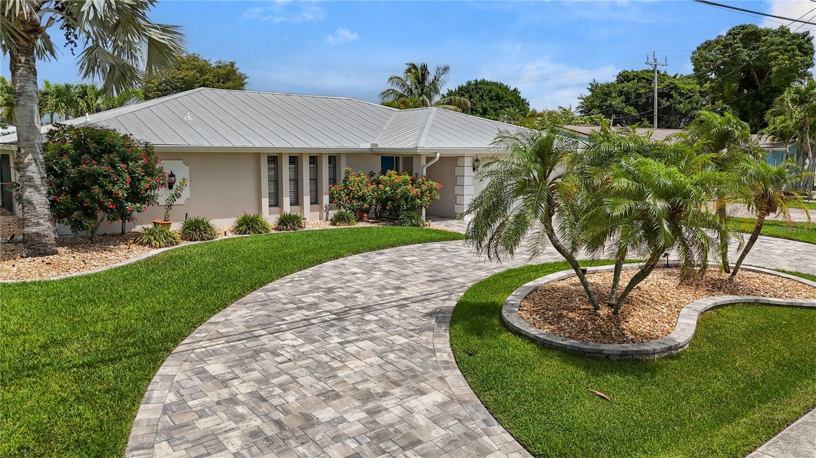 En Venta 5215 PELICAN BLVD, CAPE CORAL, FL 33914