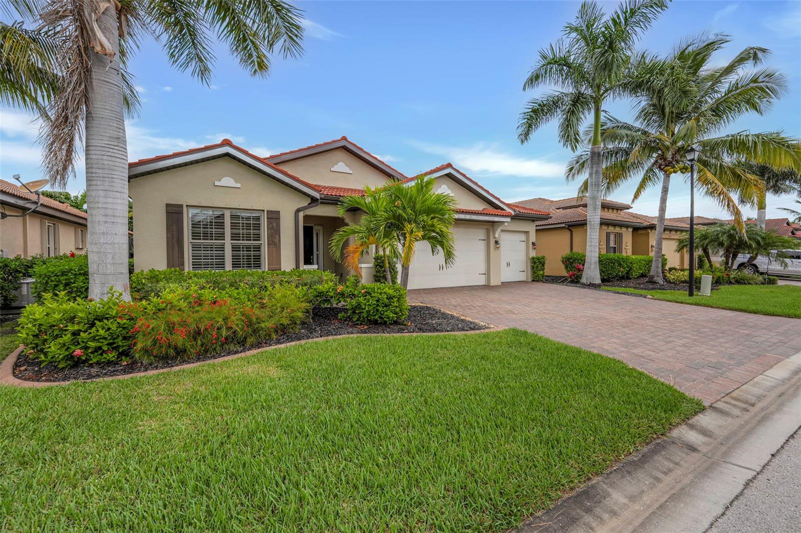 En Venta 8720 WESTWOOD OAKS PL, FORT MYERS, FL 33908