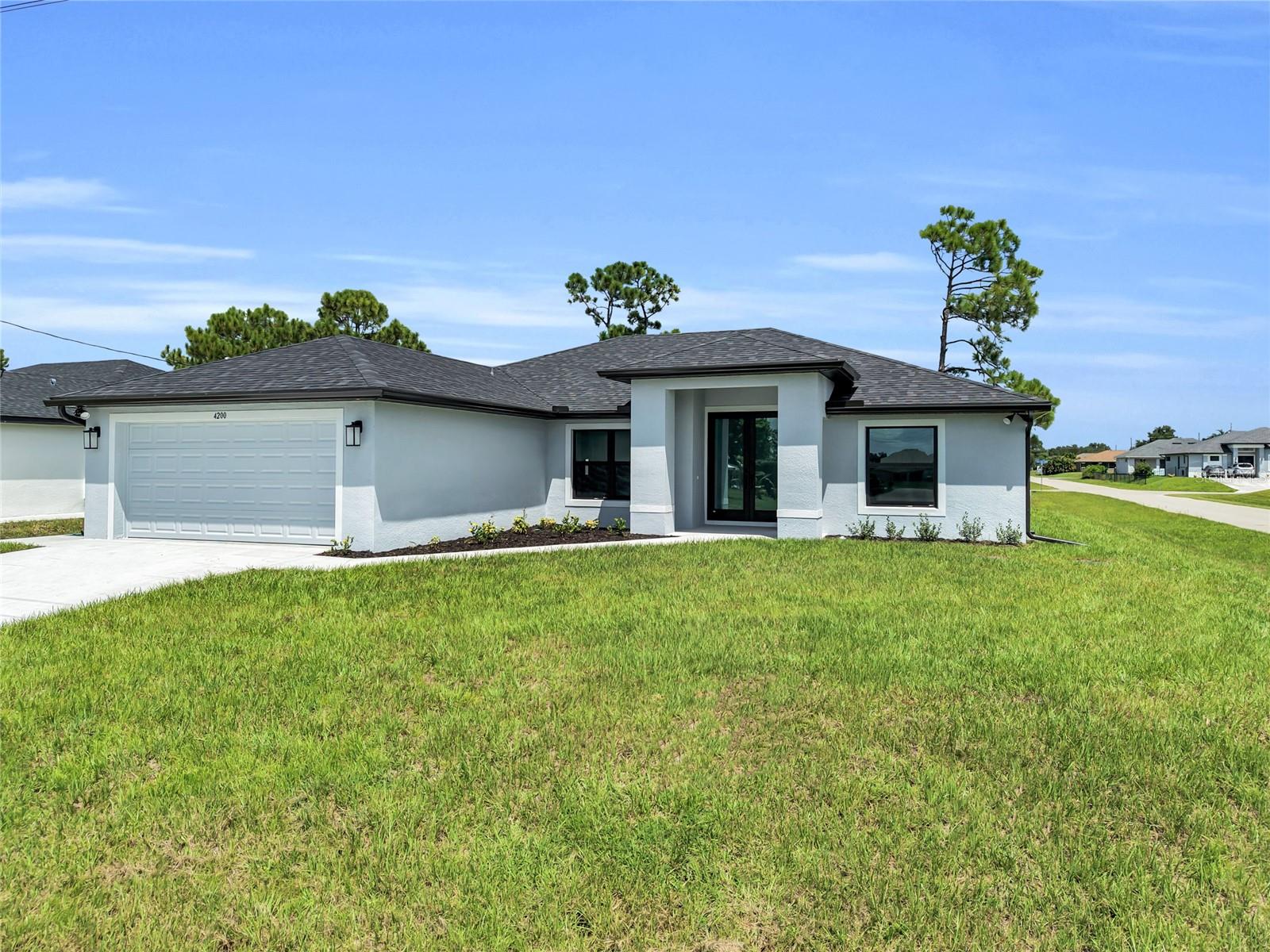 Foto de propiedad en 4200 14TH ST SW LEHIGH ACRES con MLS# C7527388