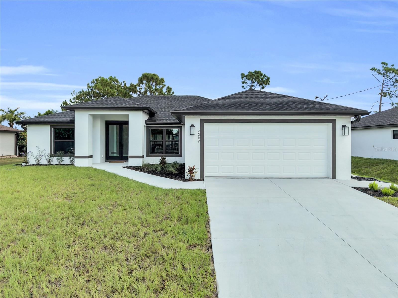 Foto de propiedad en 4202 14TH ST SW LEHIGH ACRES con MLS# C7527391