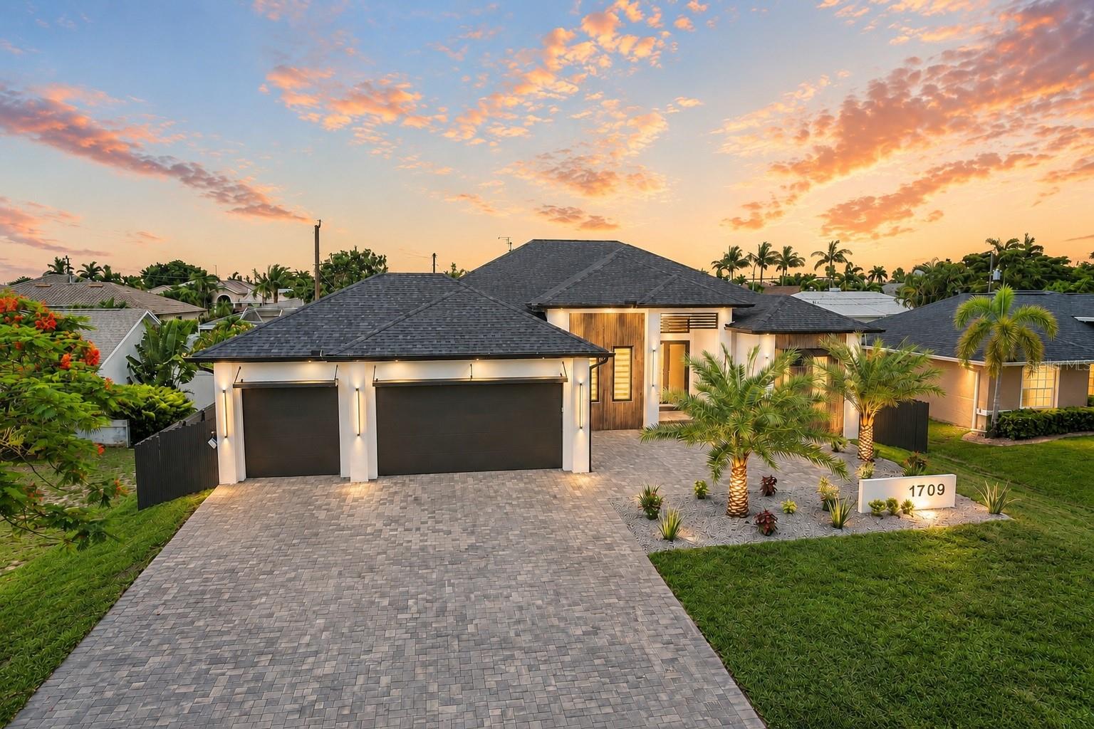 En Venta 1709 SW 43RD LN, CAPE CORAL, FL 33914
