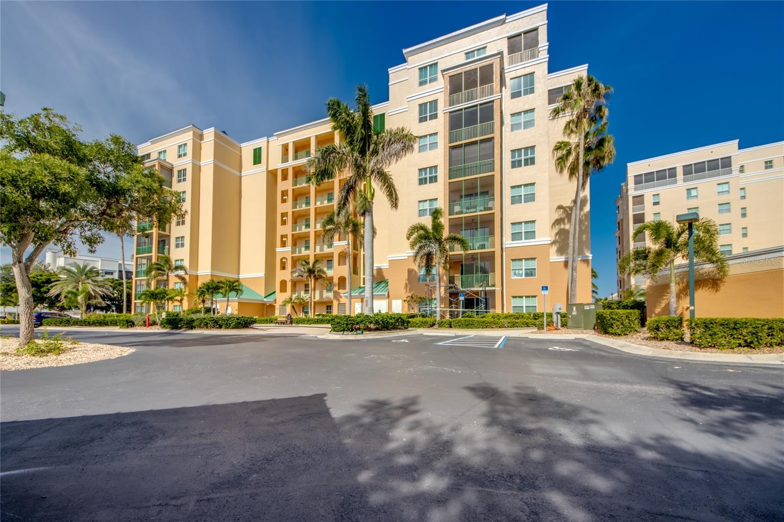 Foto de propiedad en 2090 MATECUMBE KEY RD #1202 PUNTA GORDA con MLS# C7527438