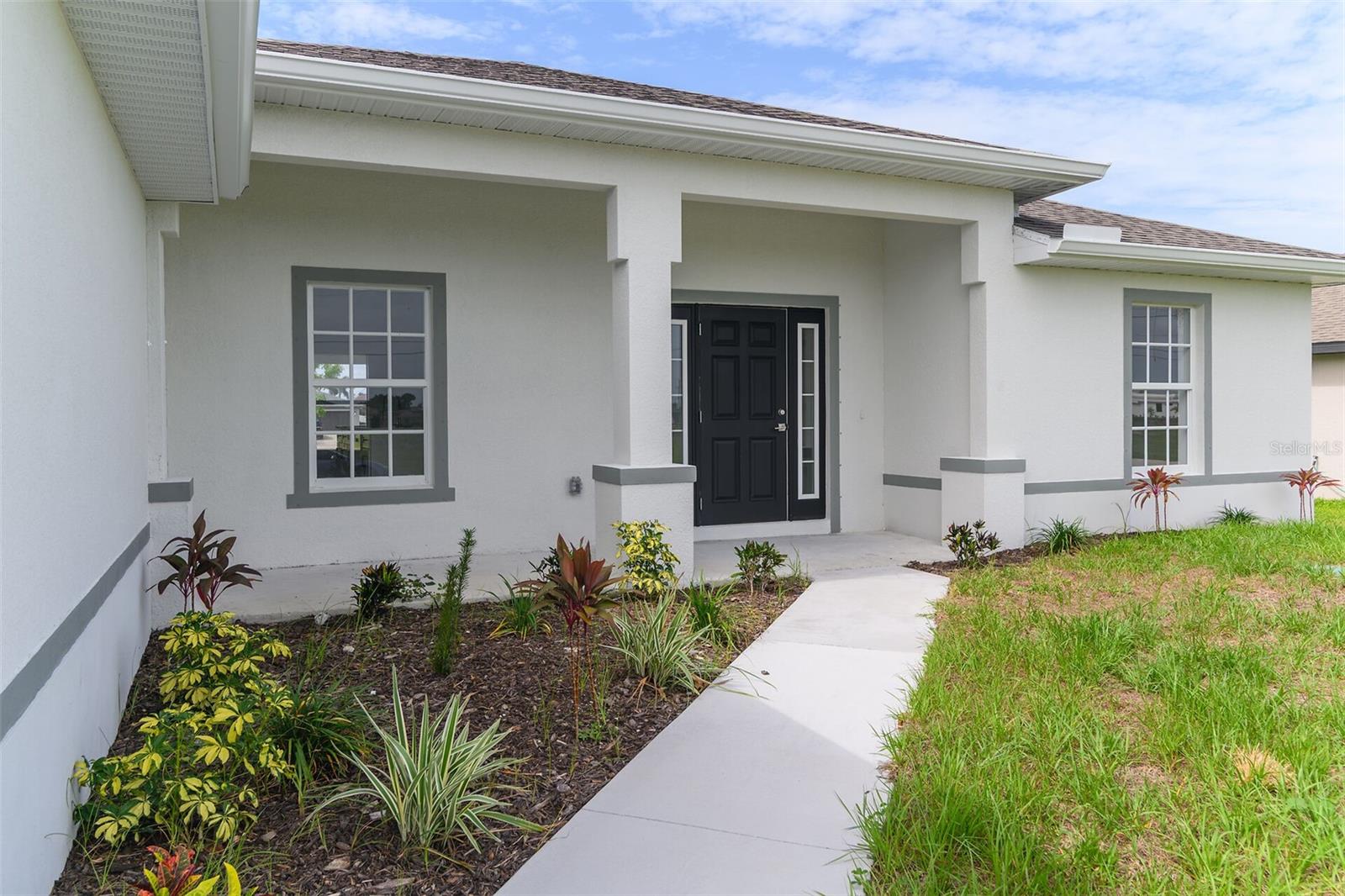 Foto de propiedad en 4130 NW 33RD ST CAPE CORAL con MLS# C7527595