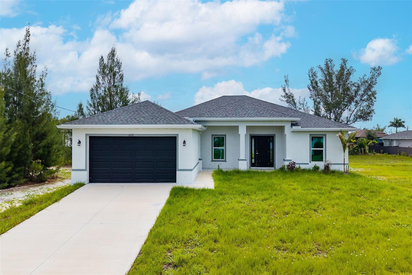 Foto de propiedad en 2221 NW 43RD AVE CAPE CORAL con MLS# C7527597