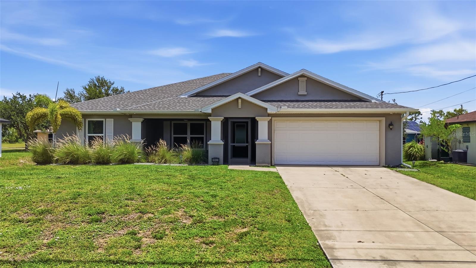 En Venta 1927 NE 33RD ST, CAPE CORAL, FL 33909