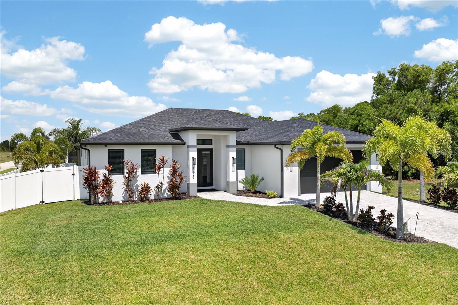 En Venta 4700 NW 38TH AVE, CAPE CORAL, FL 33993