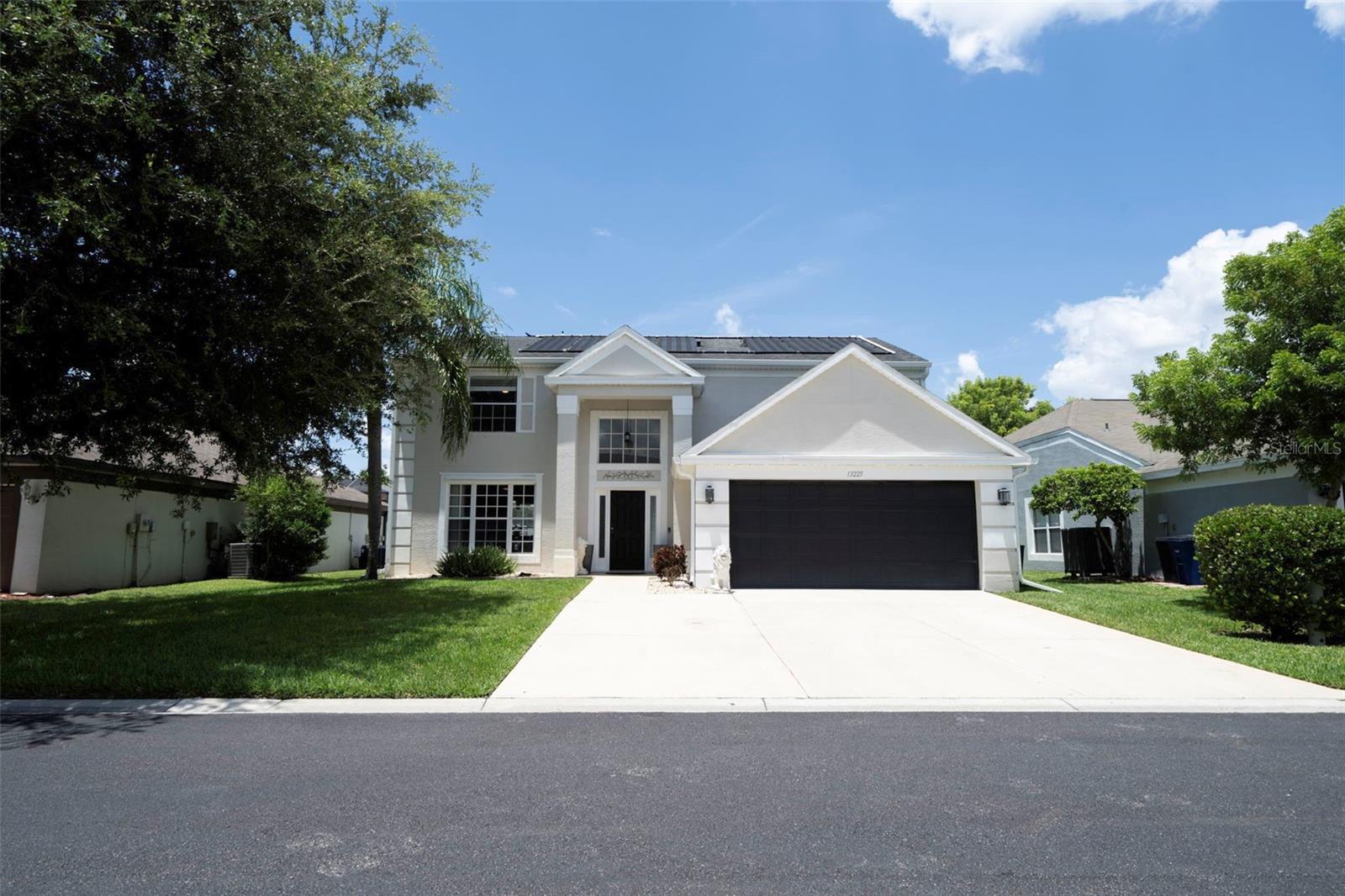 Foto de propiedad en 13225 HAMPTON PARK CT FORT MYERS con MLS# C7528646